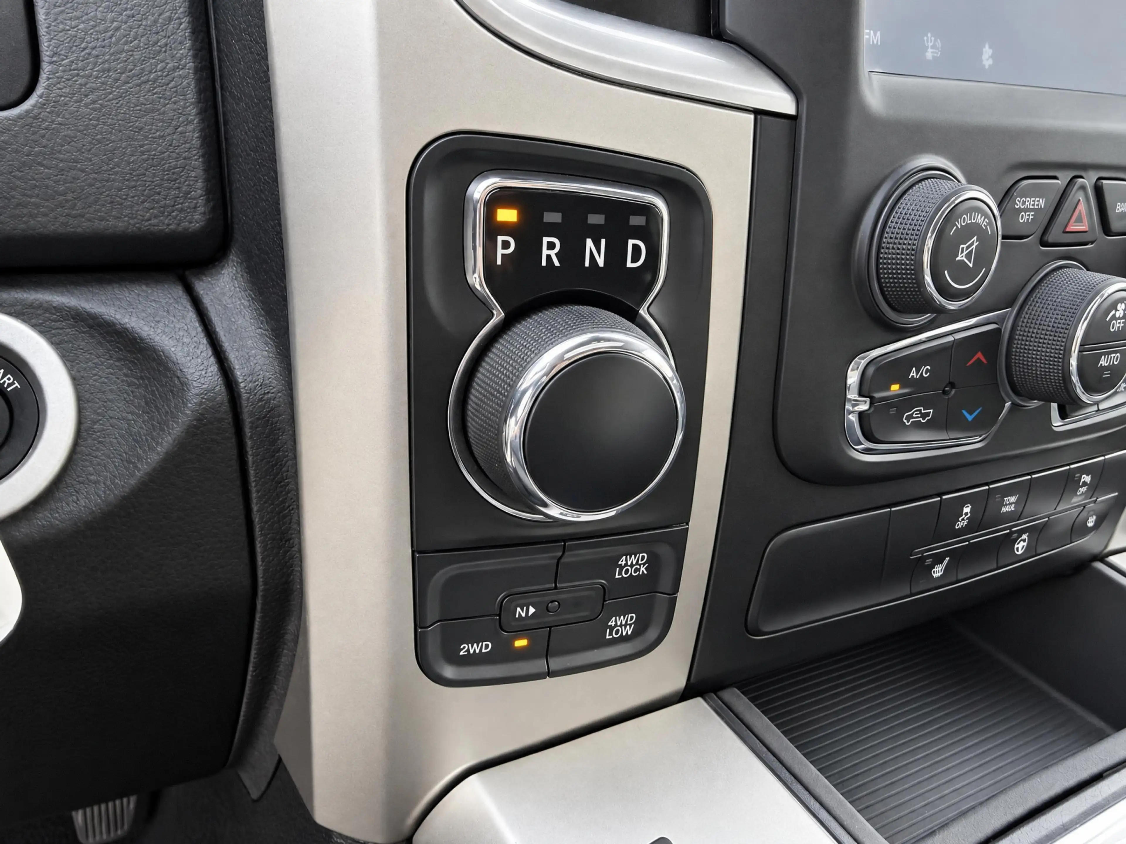 Dodge RAM 1500 5.7 V8 4x4 Quad Cab 6'4 Laramie | Tonneau cov — photo 19
