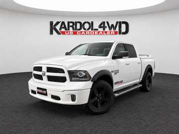 1500 5.7 V8 4x4 Quad Cab 6'4 Laramie | Tonneau cov