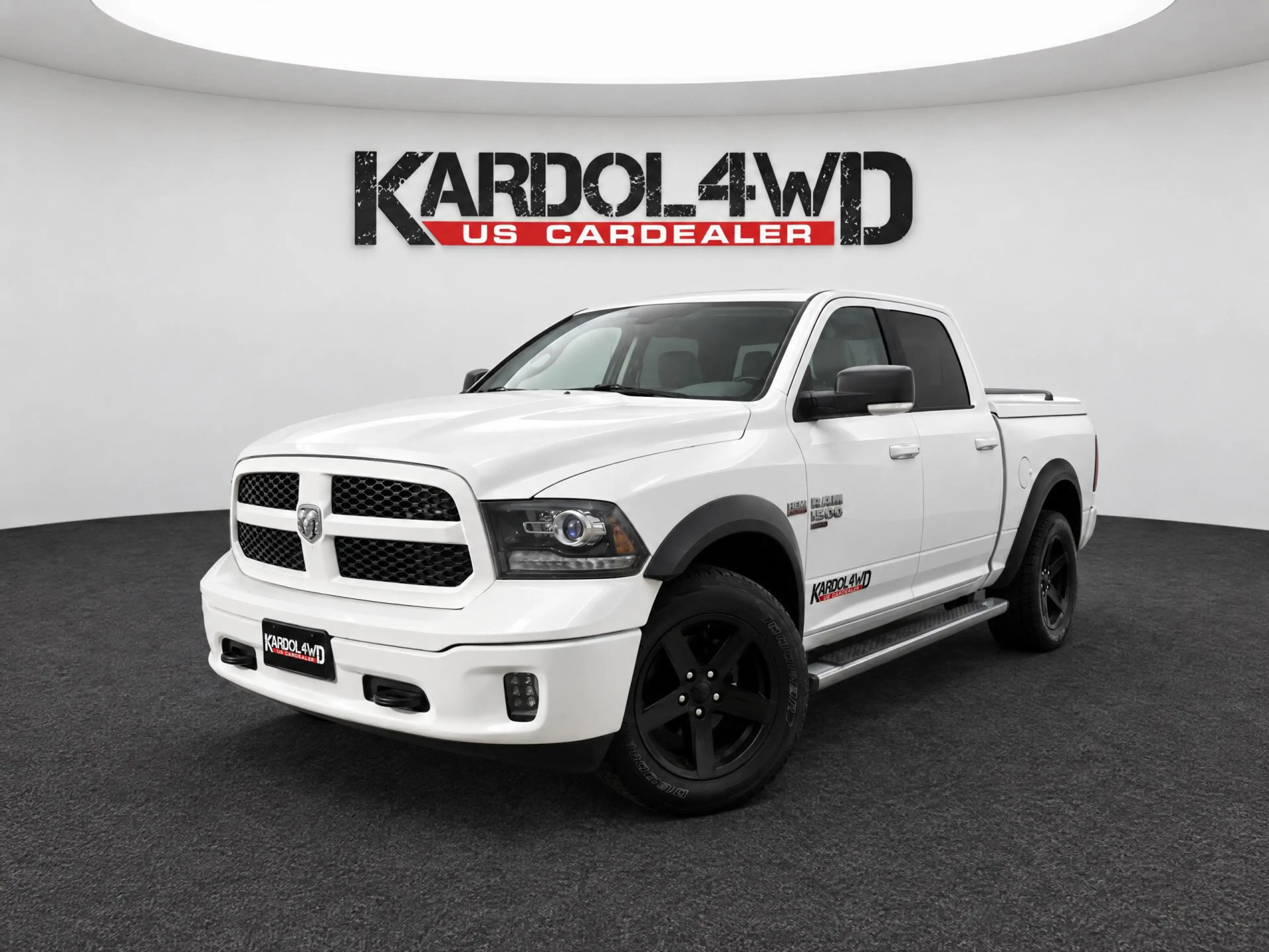 Dodge RAM 1500 5.7 V8 4x4 Quad Cab 6'4 Laramie | Tonneau cov