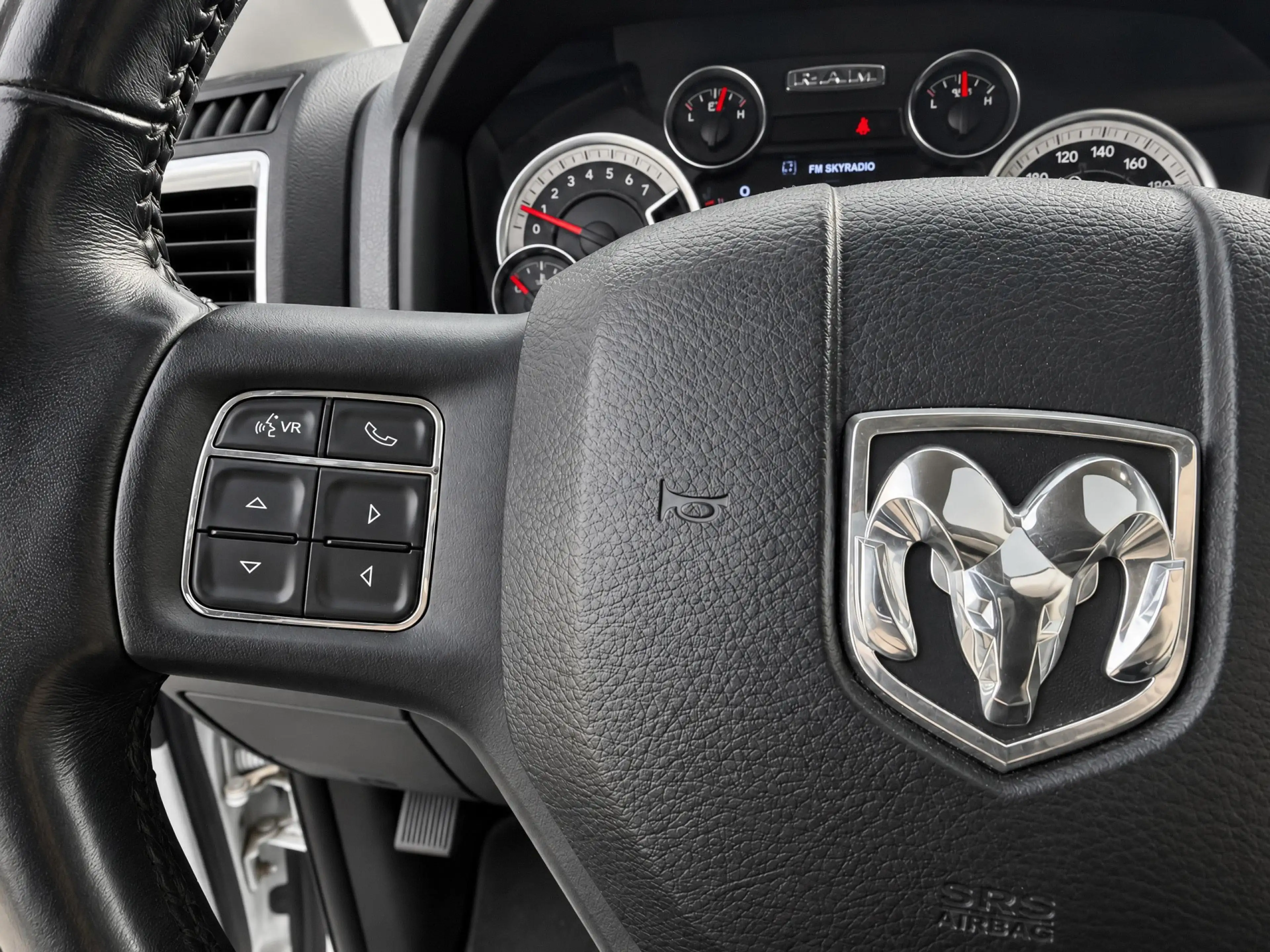Dodge RAM 1500 5.7 V8 4x4 Quad Cab 6'4 Laramie | Tonneau cov — photo 20