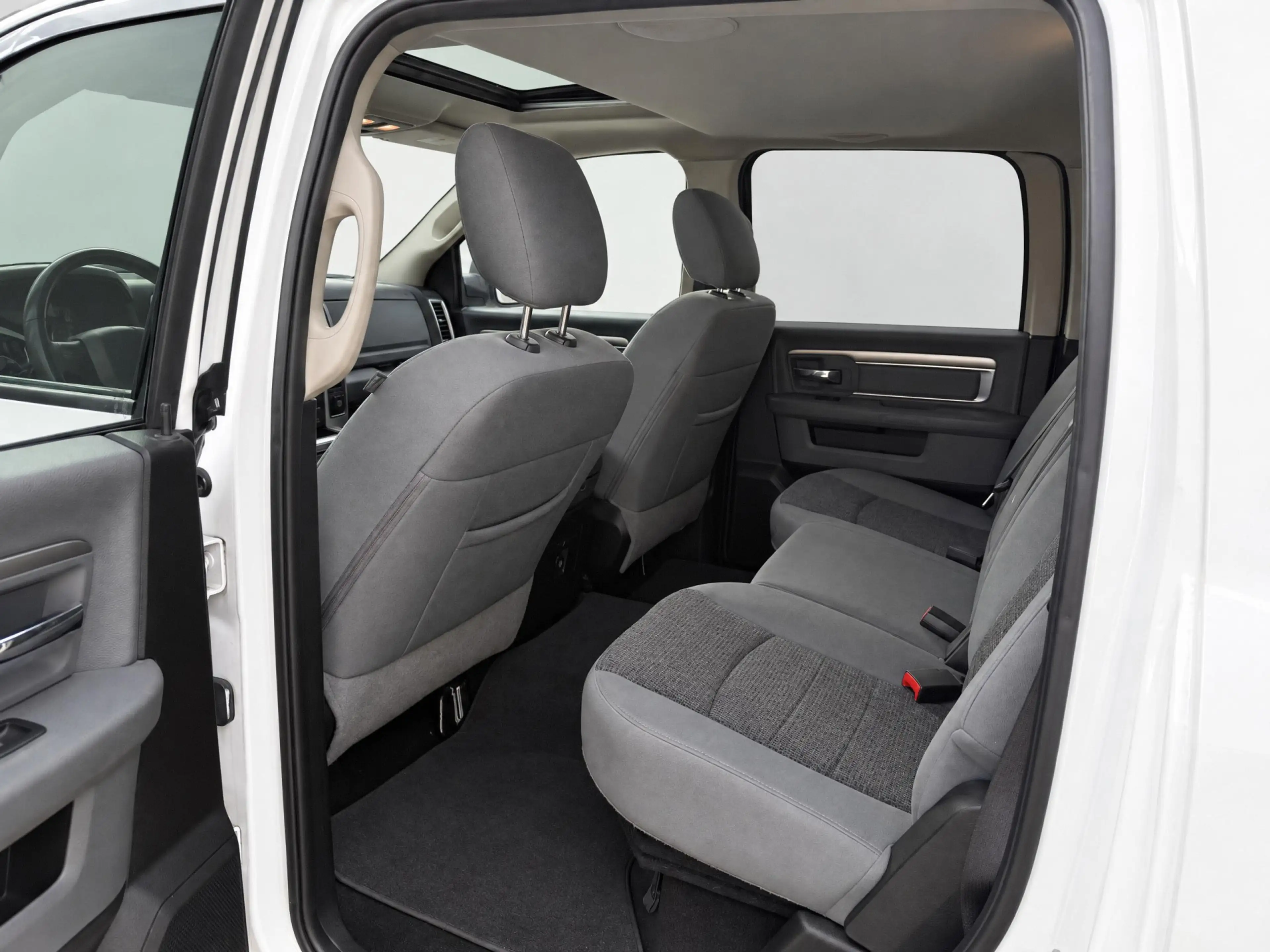 Dodge RAM 1500 5.7 V8 4x4 Quad Cab 6'4 Laramie | Tonneau cov — photo 11