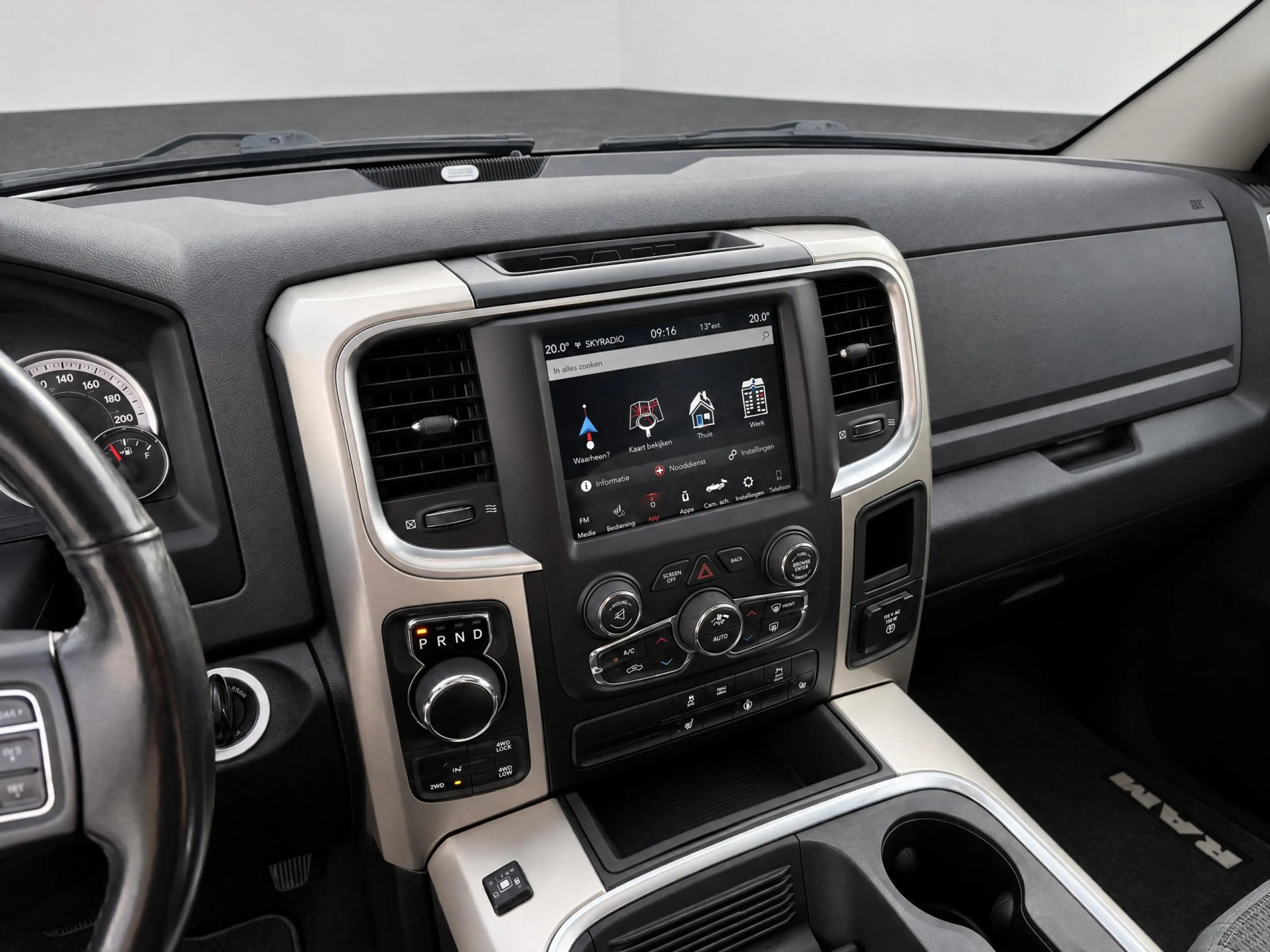Dodge RAM 1500 5.7 V8 4x4 Quad Cab 6'4 Laramie | Tonneau cov — photo 18