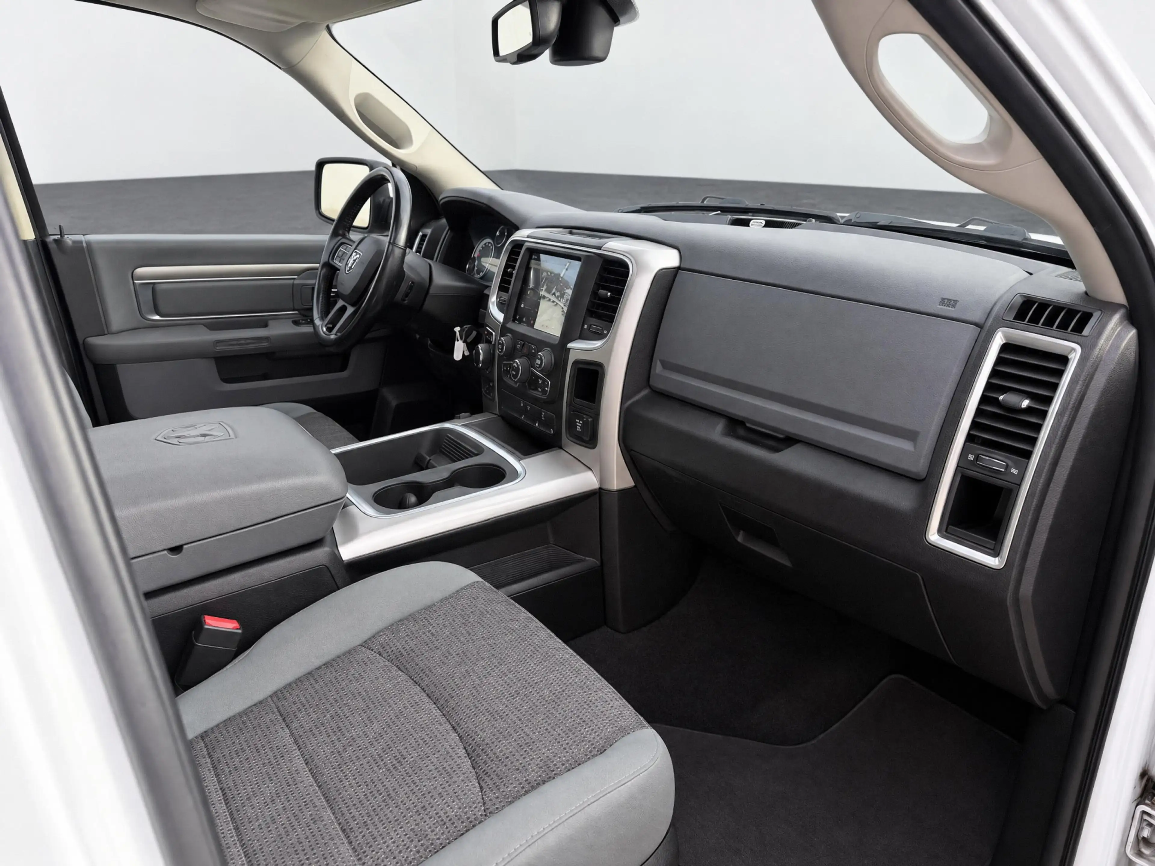 Dodge RAM 1500 5.7 V8 4x4 Quad Cab 6'4 Laramie | Tonneau cov — photo 15