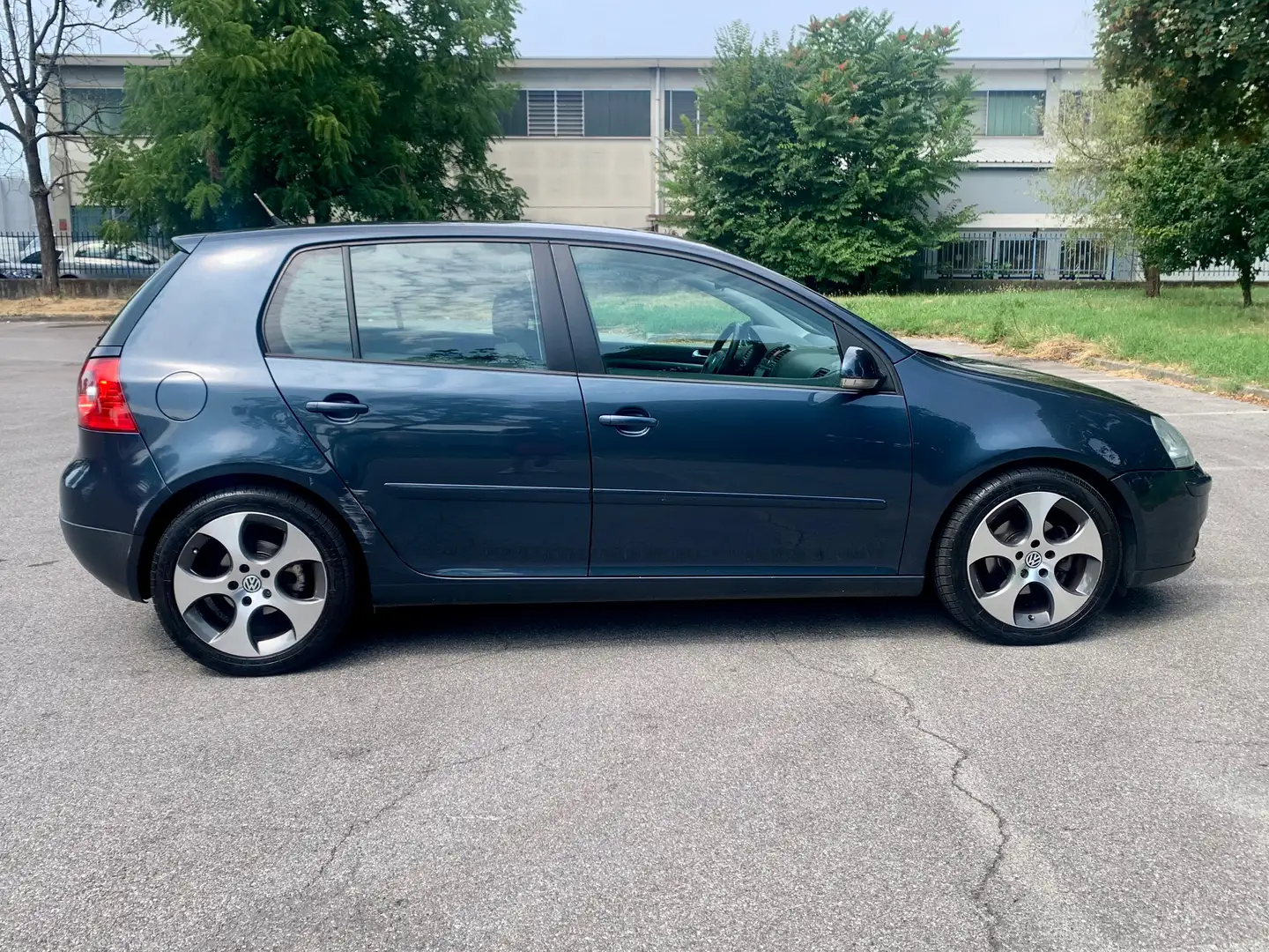 Volkswagen Golf Golf V 2006 5p 1.9 tdi Sportline Blu/Azzurro - 2