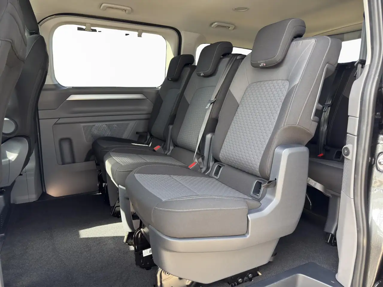 Volkswagen T7 Caravelle 2026 — фото 11