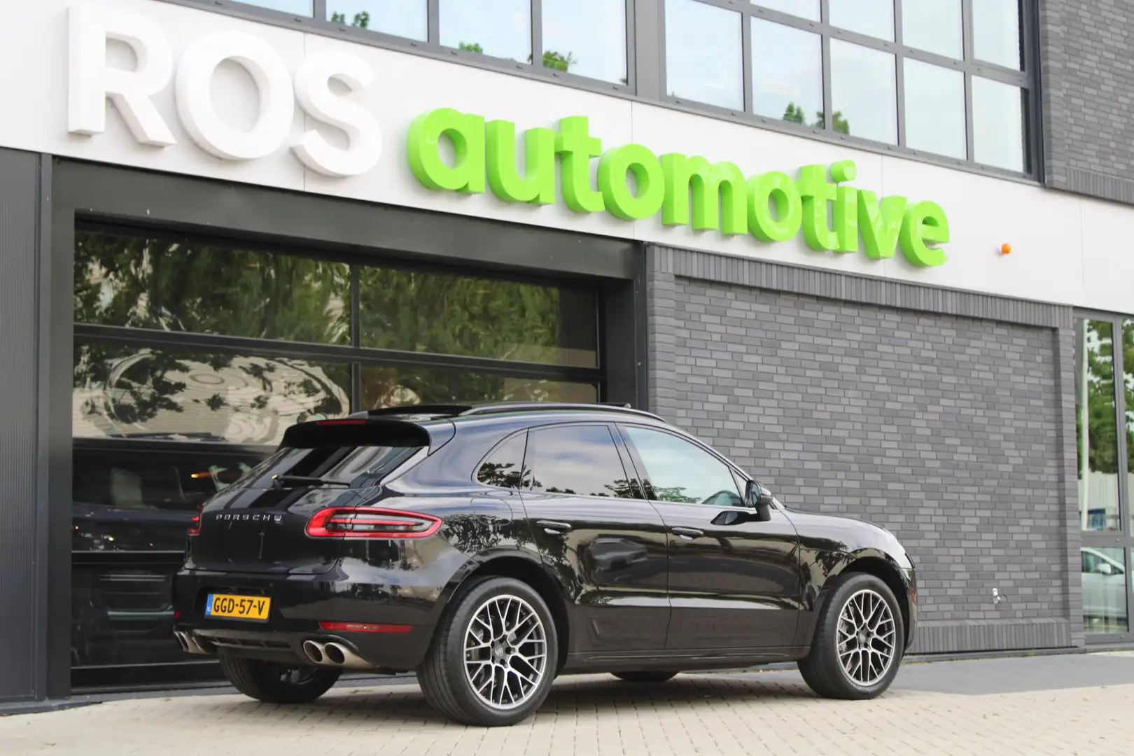 Porsche Macan 3.0 S | PANO | MEMORY | LUCHTVERING | ELEK.TREKHAA Noir - 2
