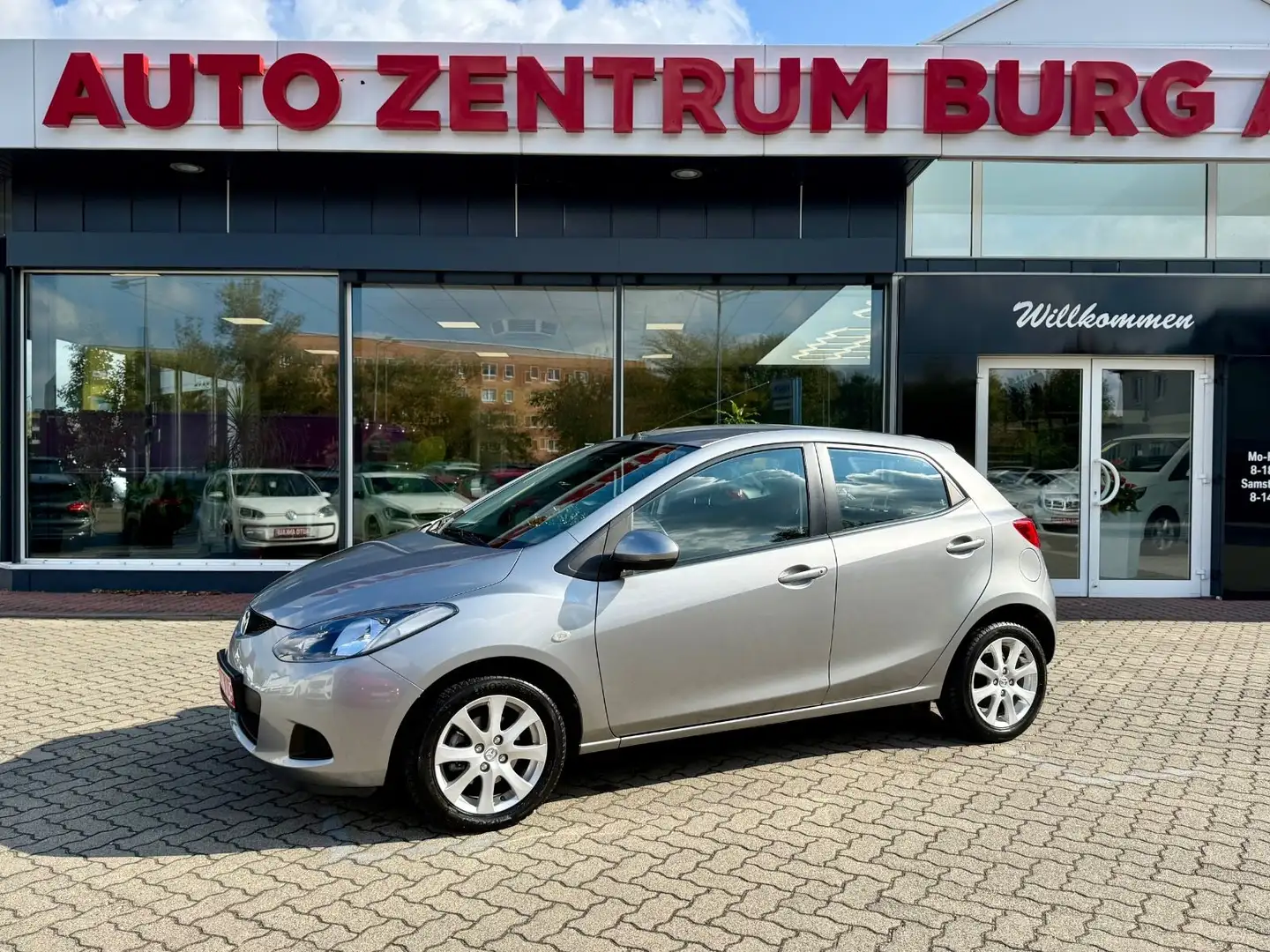 Mazda 2 Lim. 1.3 Independence 1. Hand AUX KLIMA Silber - 1