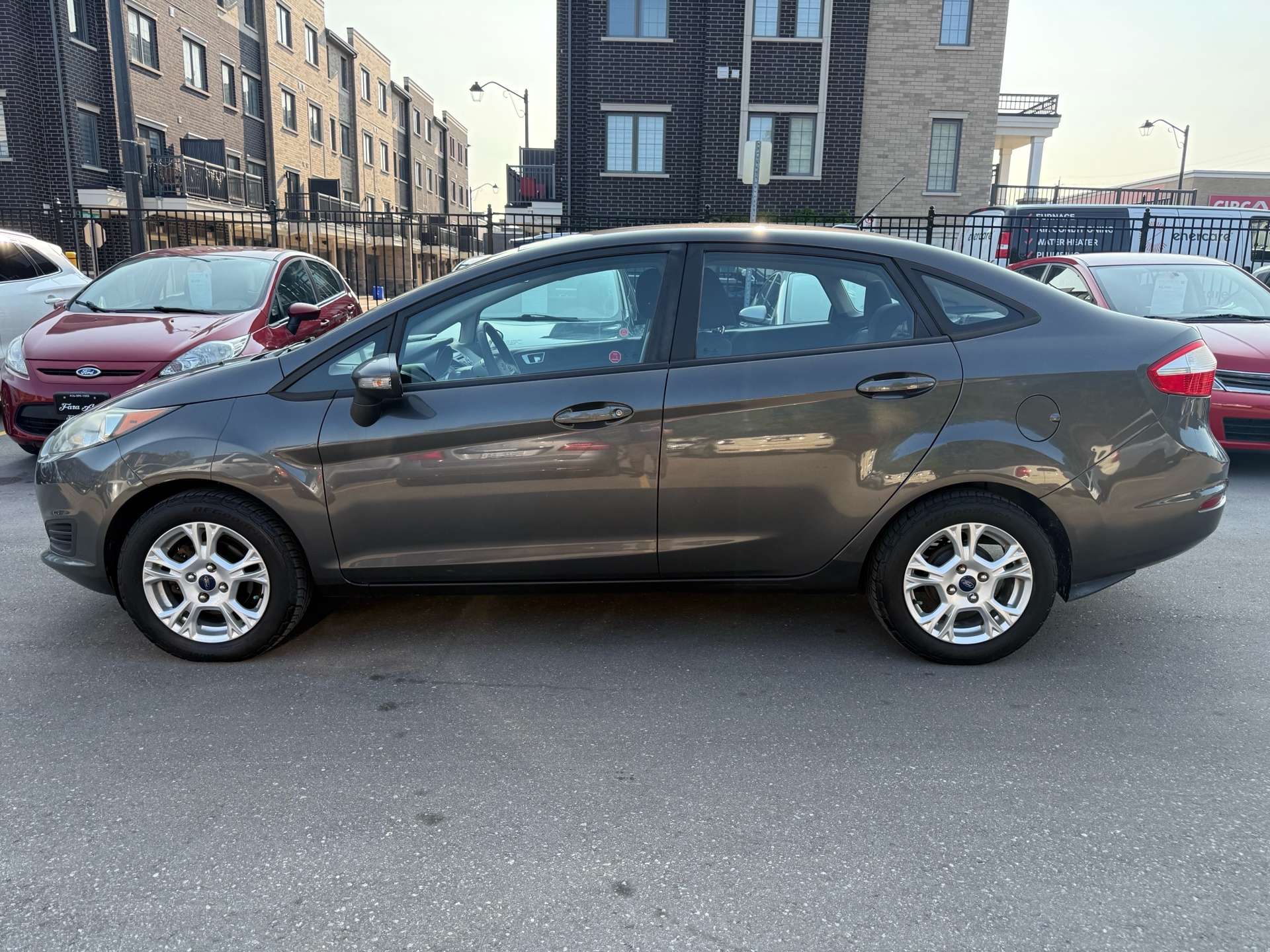 2015 Ford Fiesta 4dr Sdn SE — photo 2