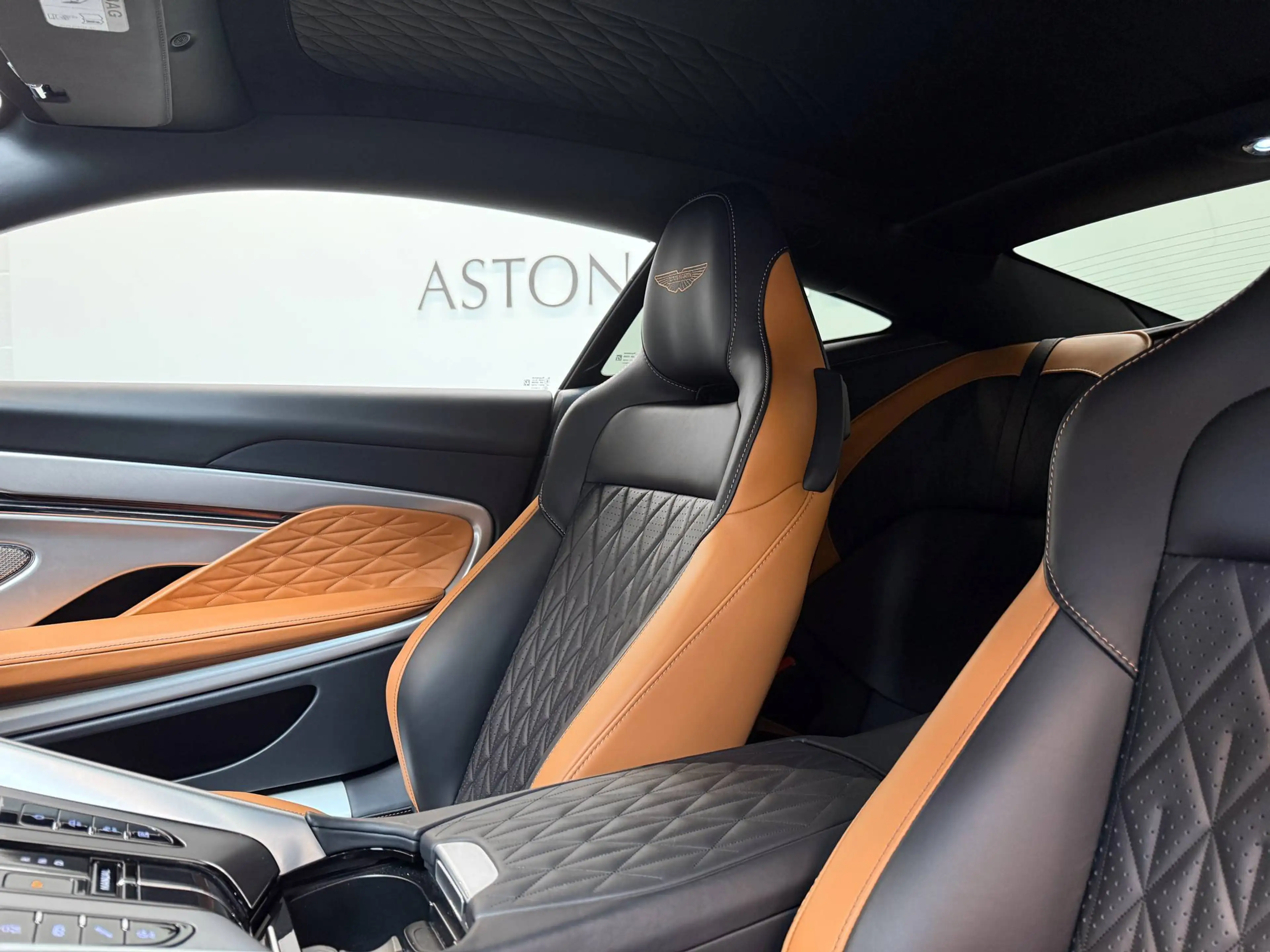 Aston Martin DB12 Coupe | Aston Martin Brussels — photo 11