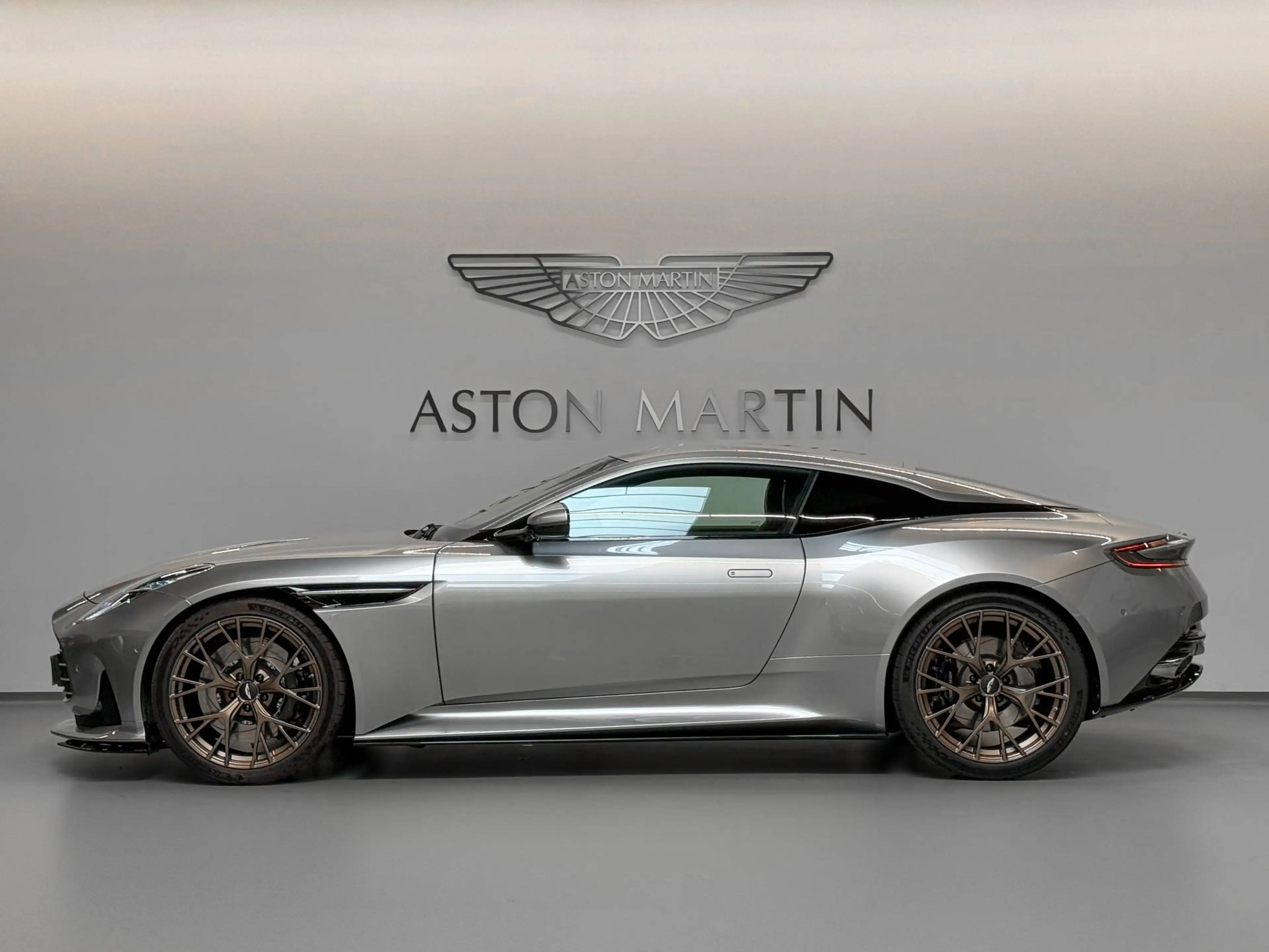 Aston Martin DB12 Coupe | Aston Martin Brussels — photo 4