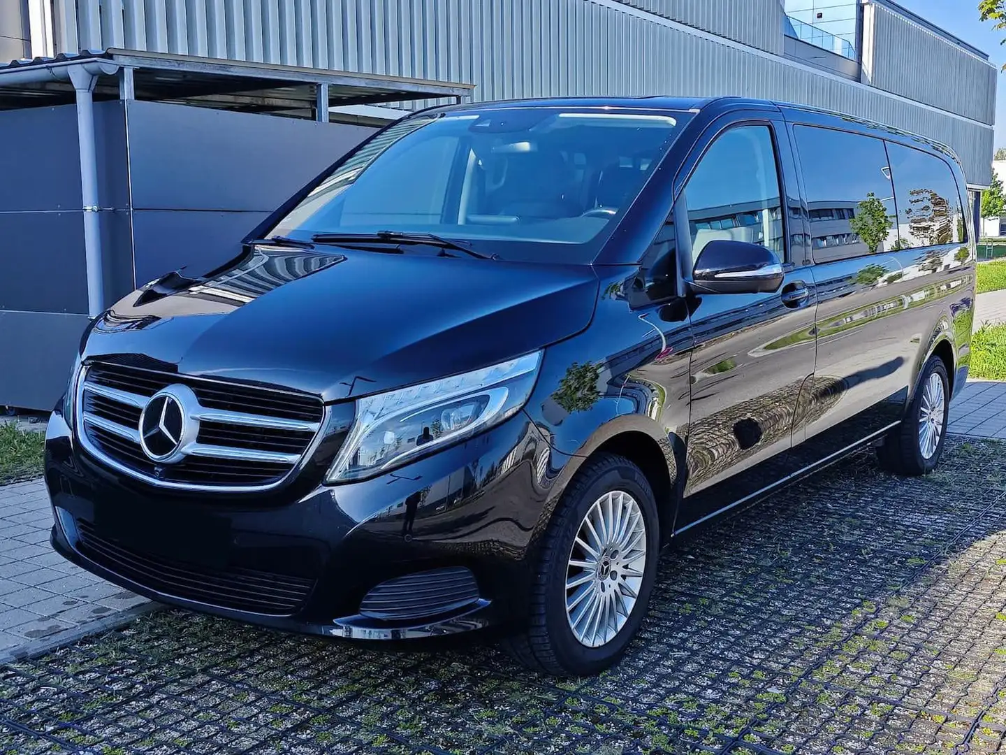 Mercedes-Benz V 250 V 250 (BlueTEC) d extralang 4Matic 7G-TRONIC Czarny - 1