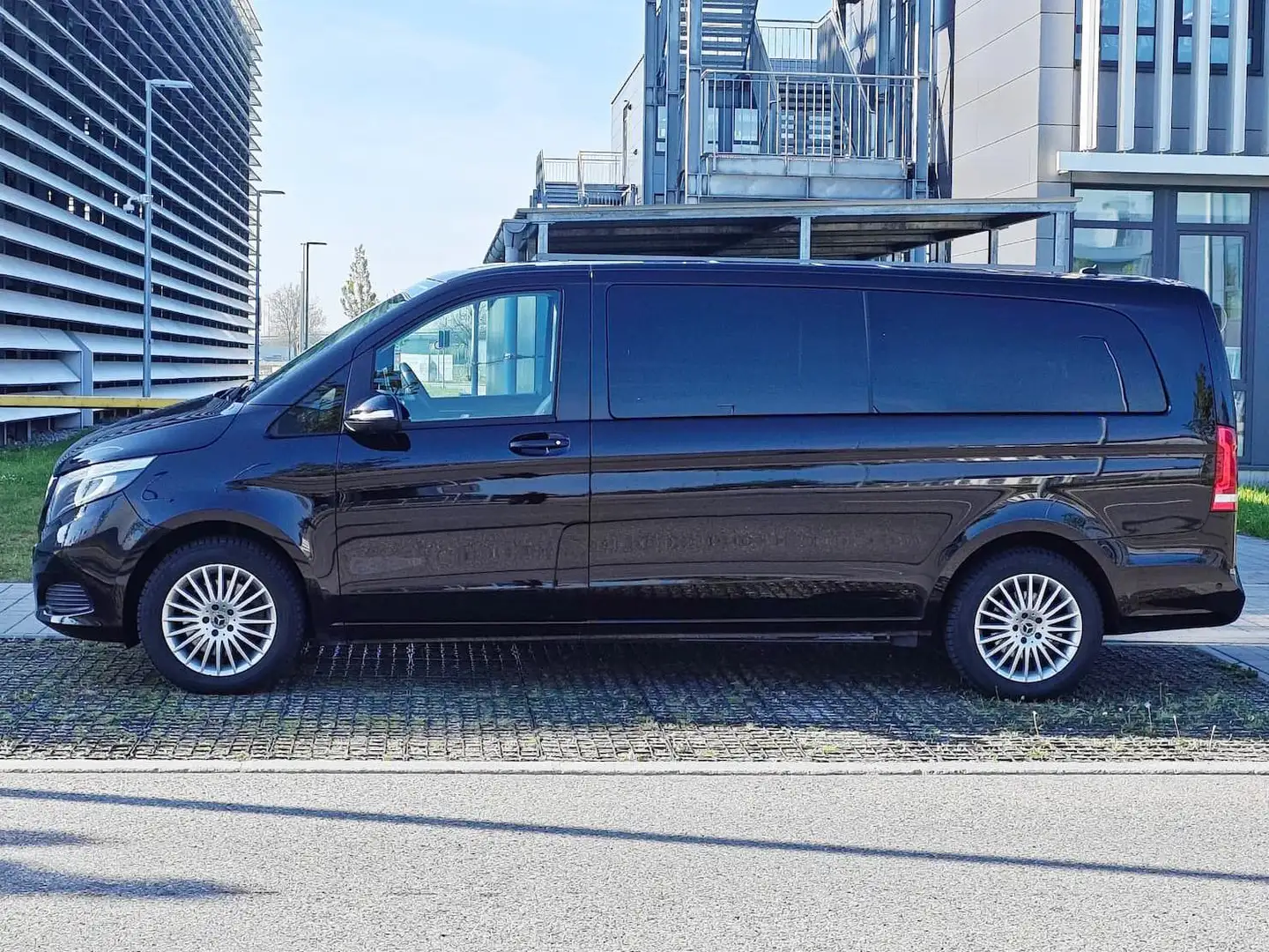 Mercedes-Benz V 250 V 250 (BlueTEC) d extralang 4Matic 7G-TRONIC Czarny - 2