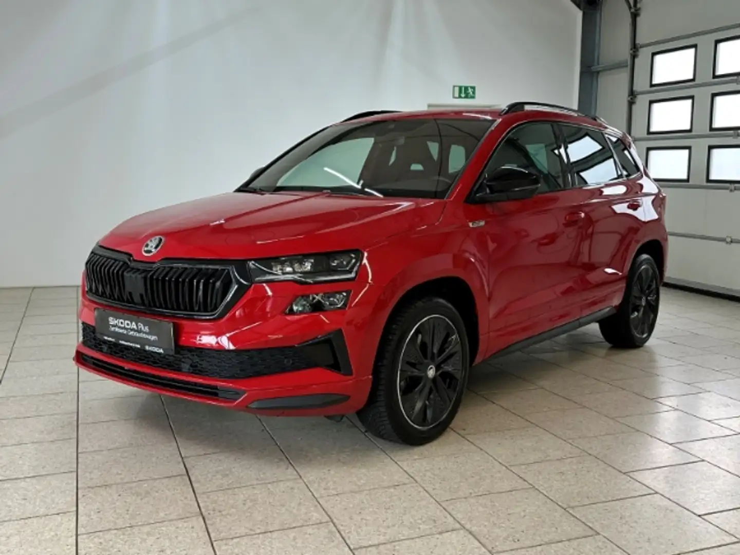 Skoda Karoq 1.5 TSI DSG Sportline Navi AHK Pano Matrix Kamera Rot - 2
