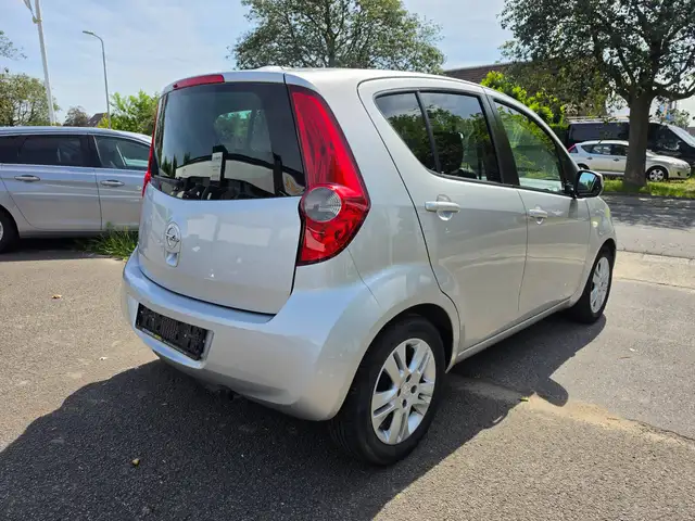 Opel Agila view 3
