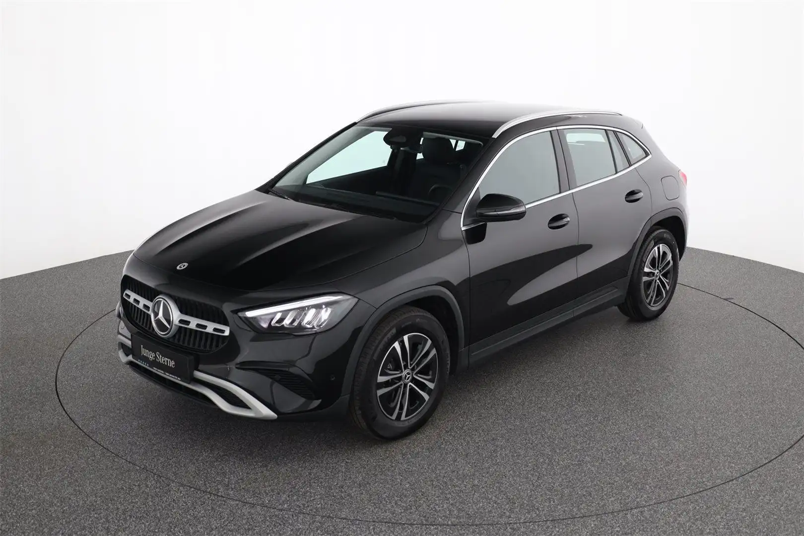 Mercedes-Benz GLA 180 Schwarz - 2