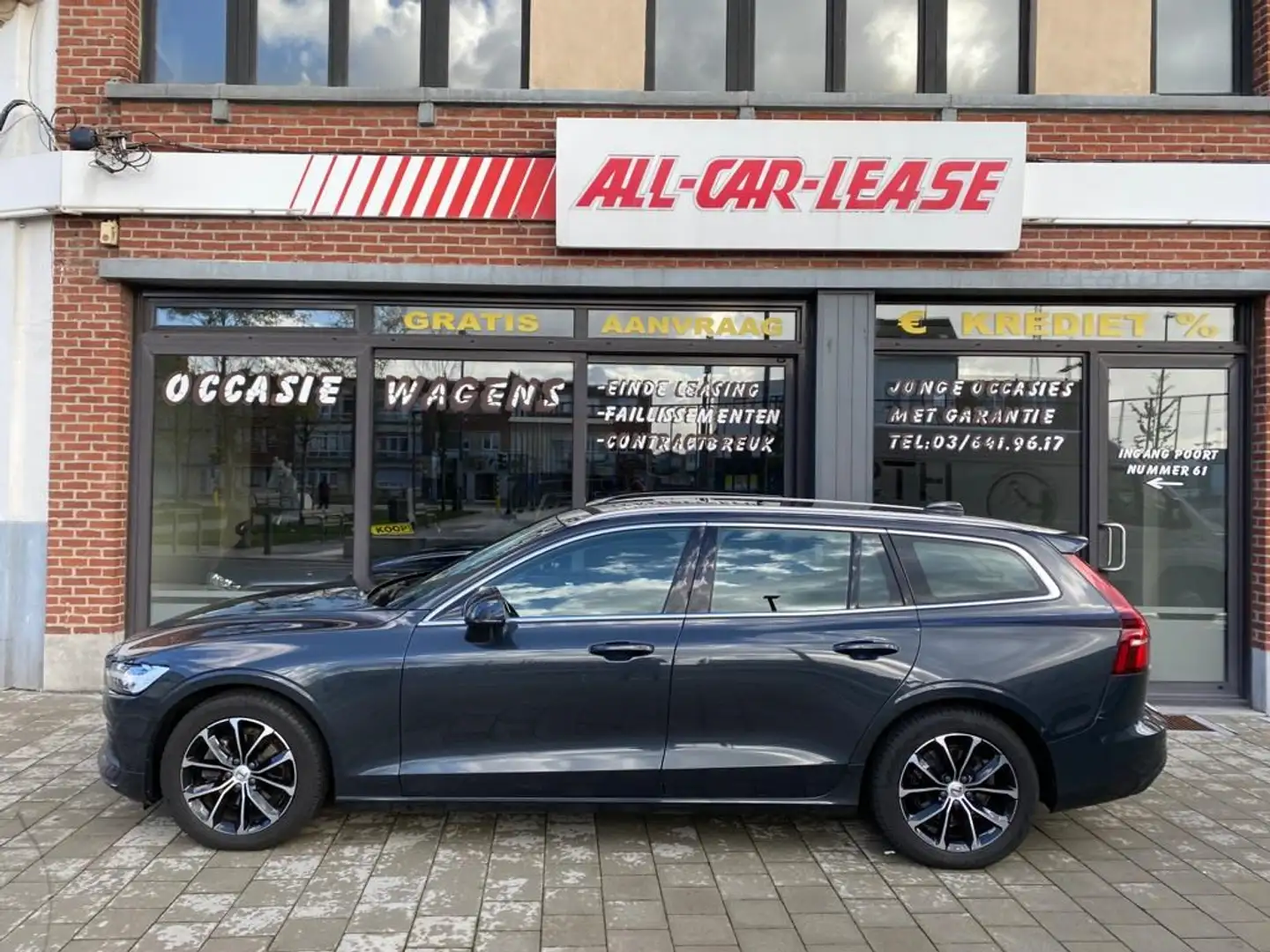 Volvo V60 Momentum Pro 3 / Comfortzetels / Trekhaak / Premiu Gris - 1