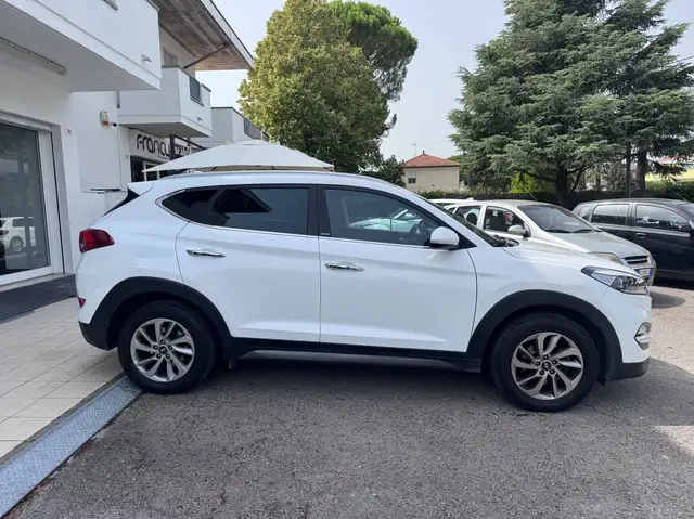 Hyundai Tucson view 4