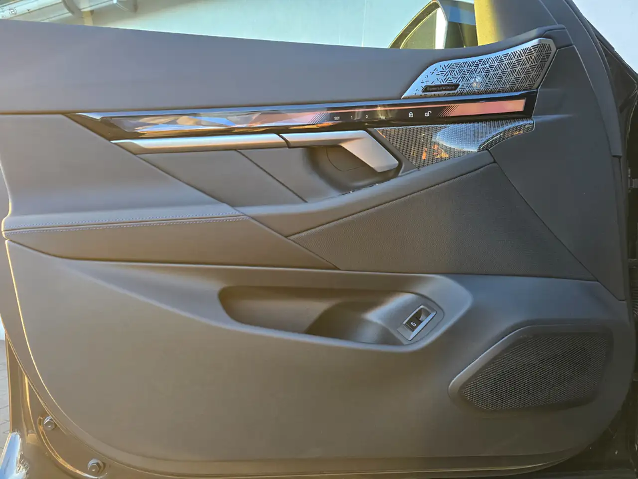 BMW i5 eDrive40 Navi Tempom.aktiv Bluetooth PDC MP3 Schn. 12