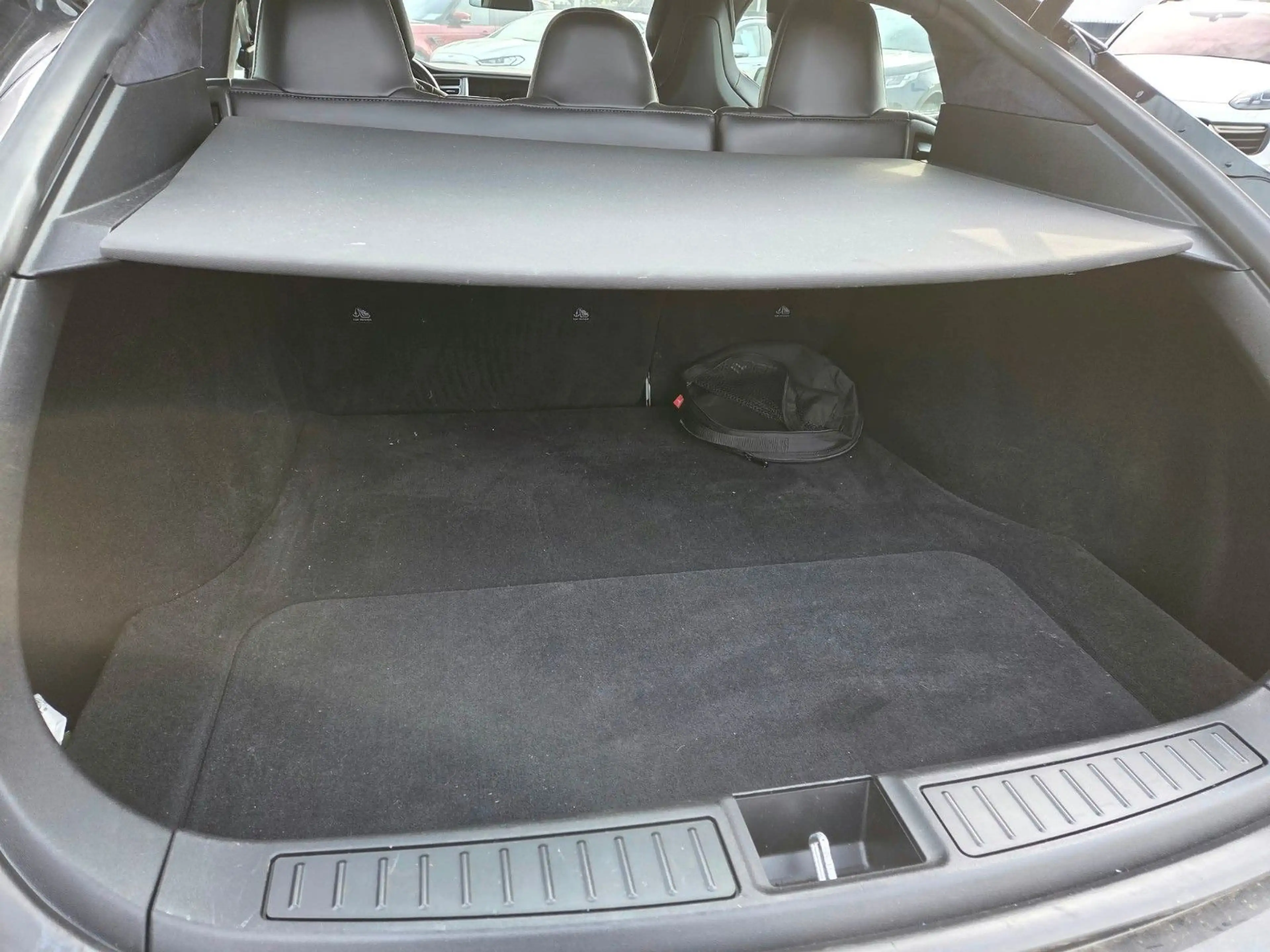 Tesla Model S /Panodach/20Zoll-Neubereift — photo 23