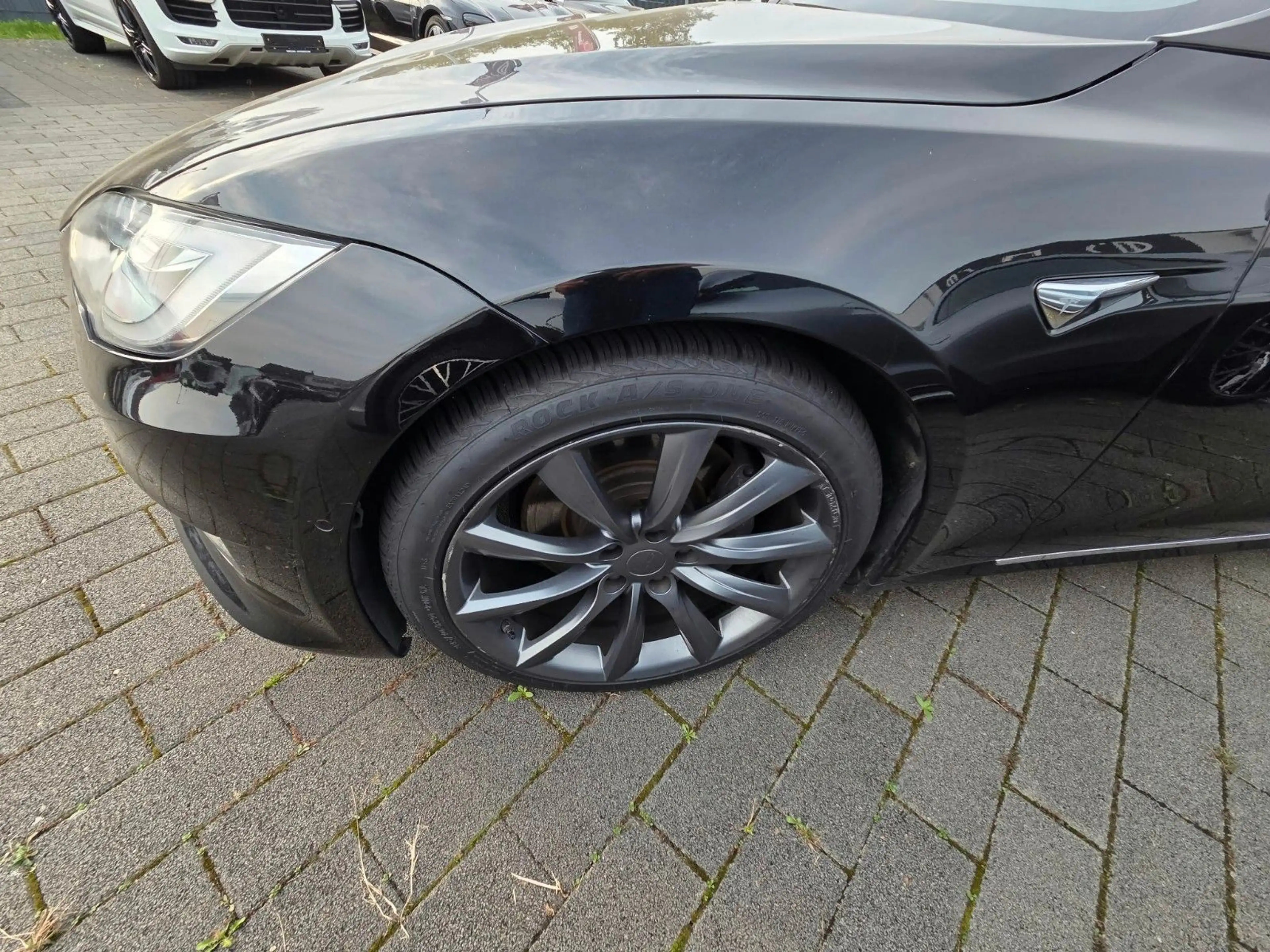 Tesla Model S /Panodach/20Zoll-Neubereift — photo 22