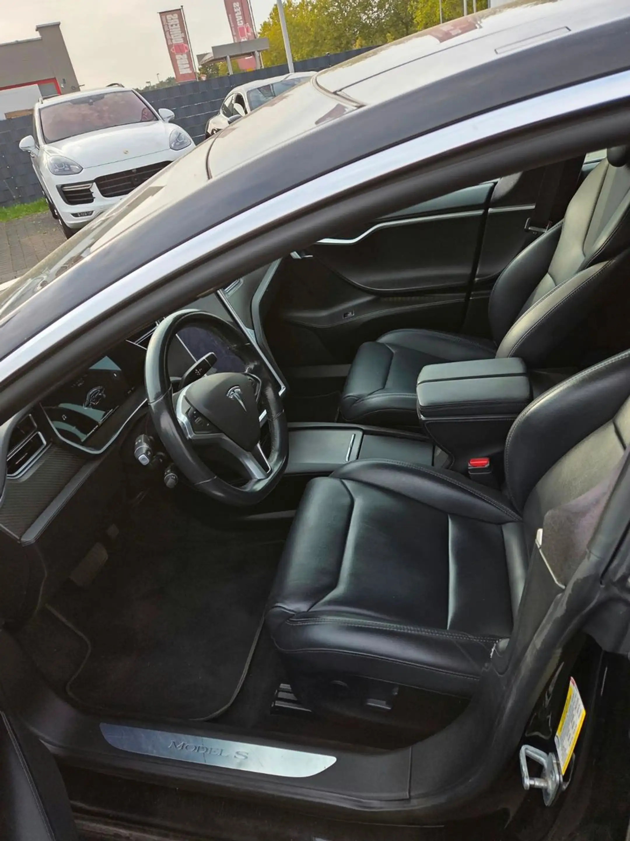 Tesla Model S /Panodach/20Zoll-Neubereift — photo 13