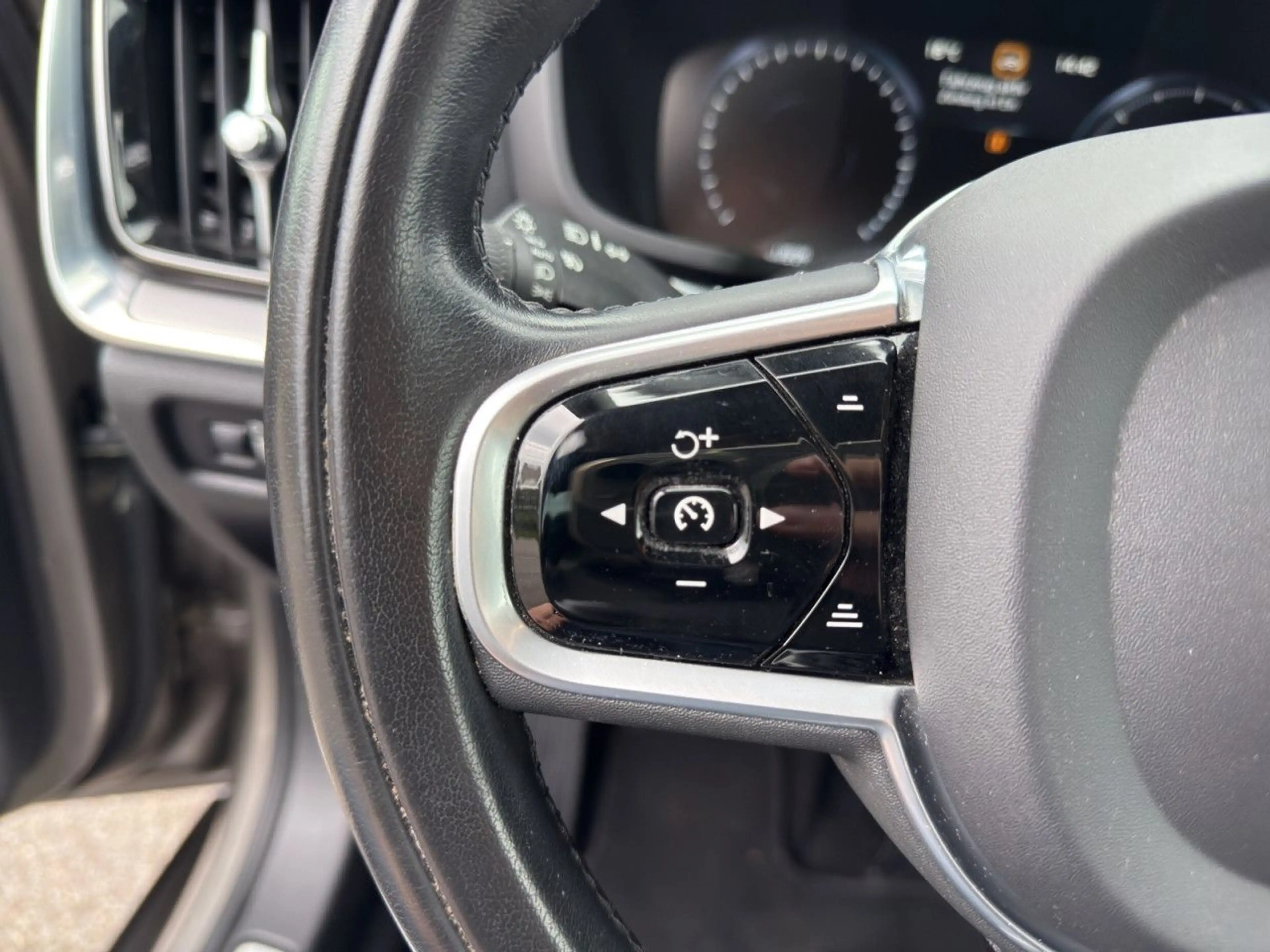 Volvo V60 Cross Country 2.0 D Cross Country Pro AWD Navi — photo 15