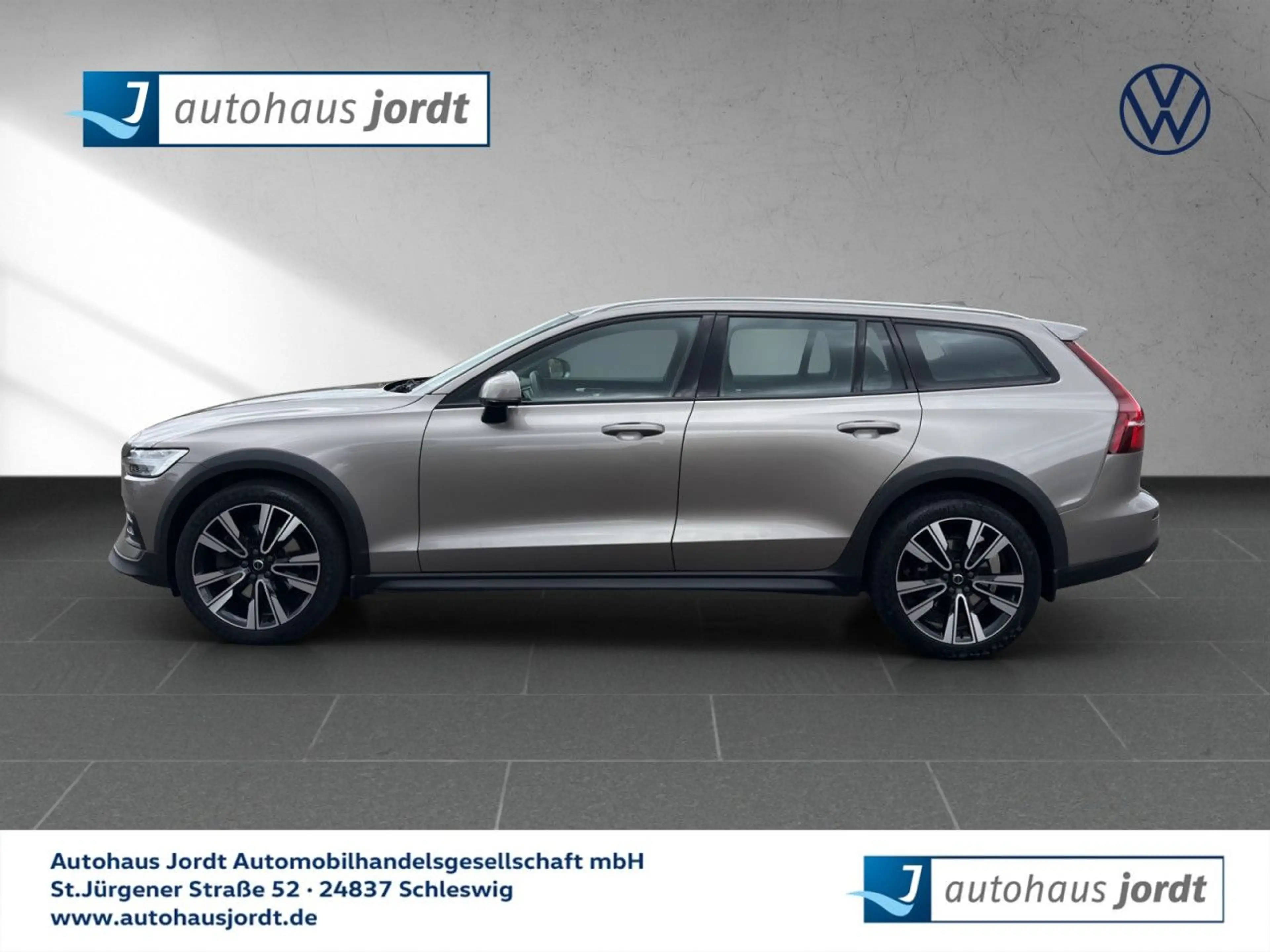 Volvo V60 Cross Country 2.0 D Cross Country Pro AWD Navi — photo 2