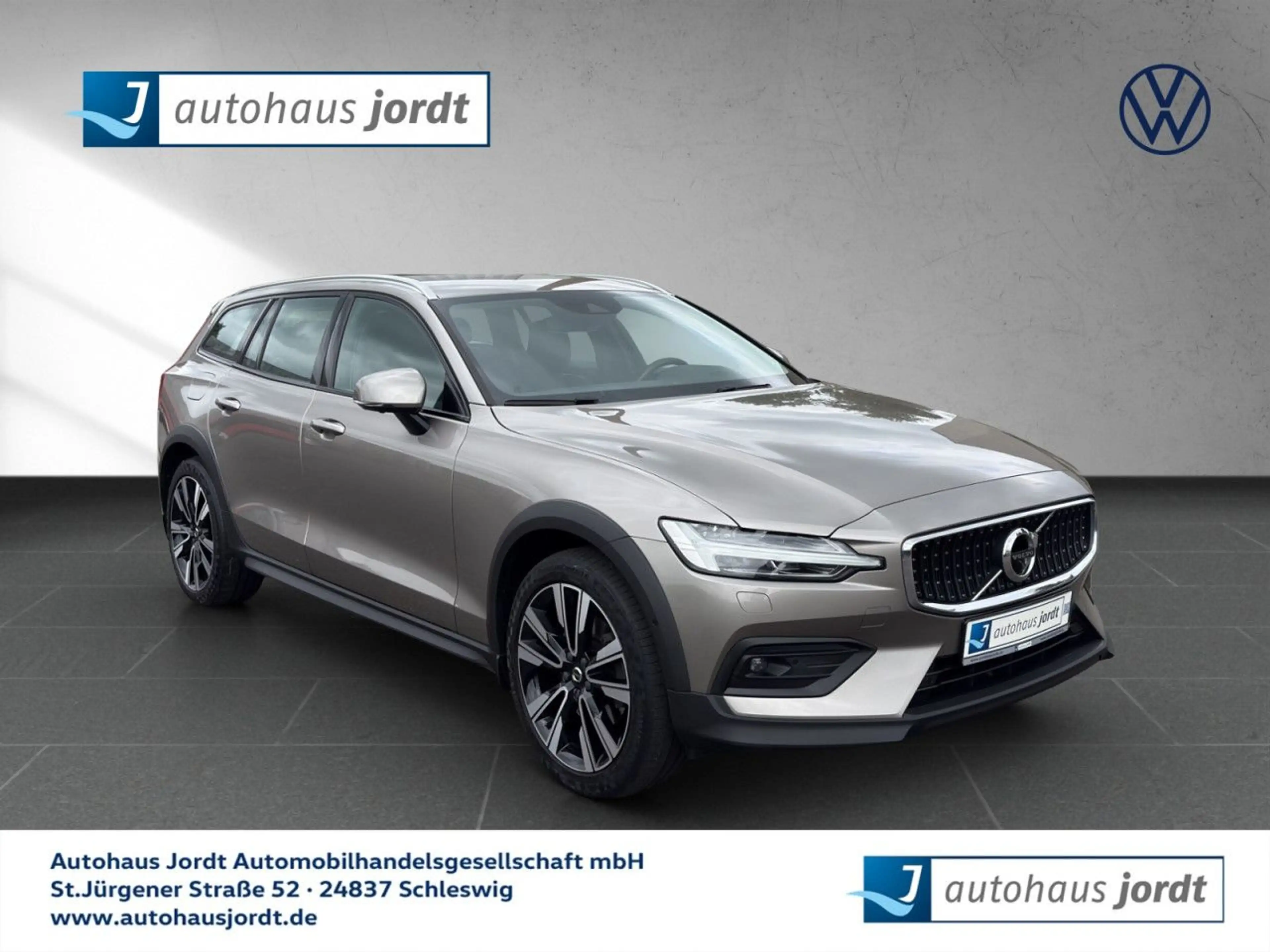Volvo V60 Cross Country 2.0 D Cross Country Pro AWD Navi — photo 6