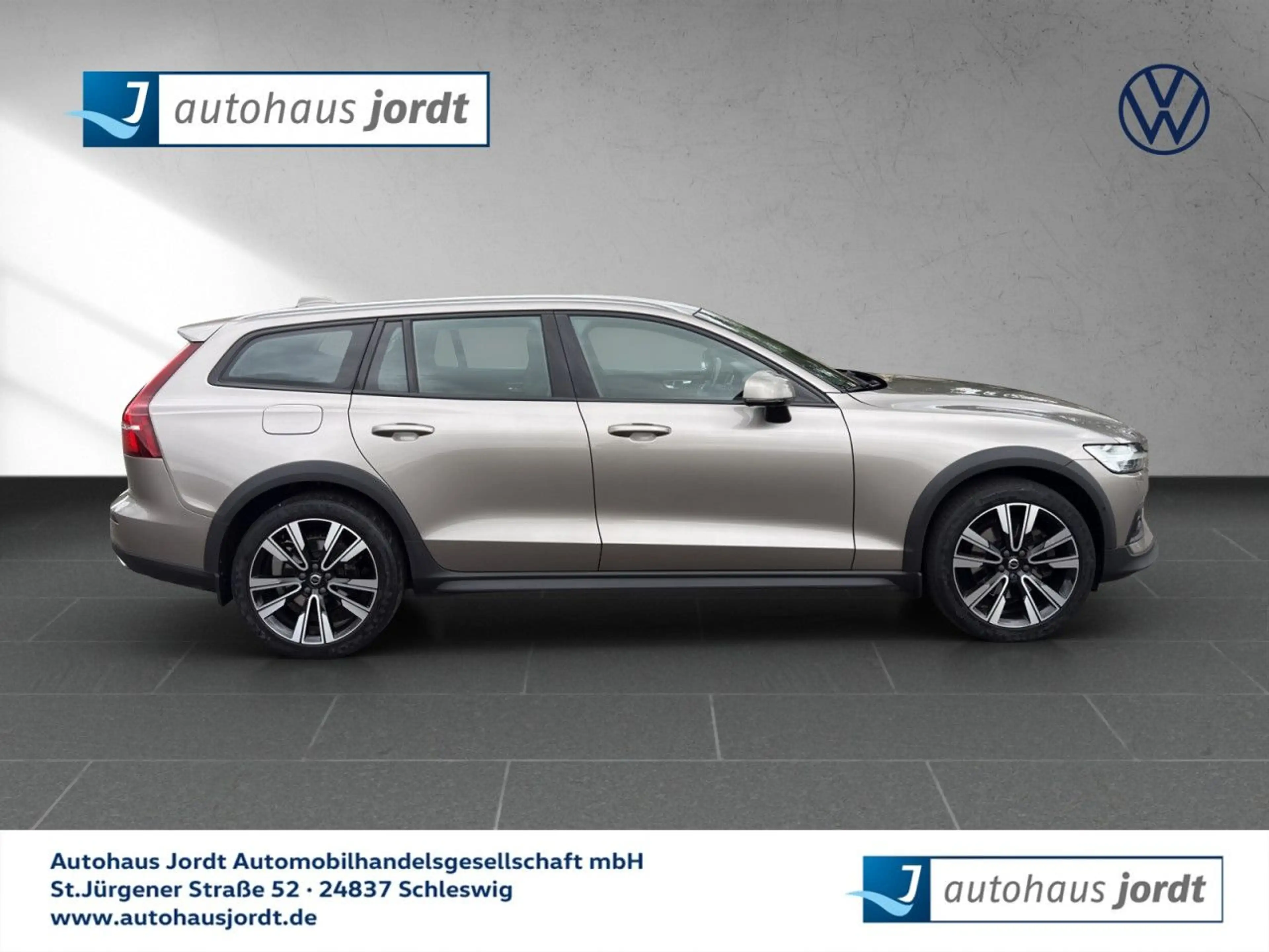Volvo V60 Cross Country 2.0 D Cross Country Pro AWD Navi — photo 5