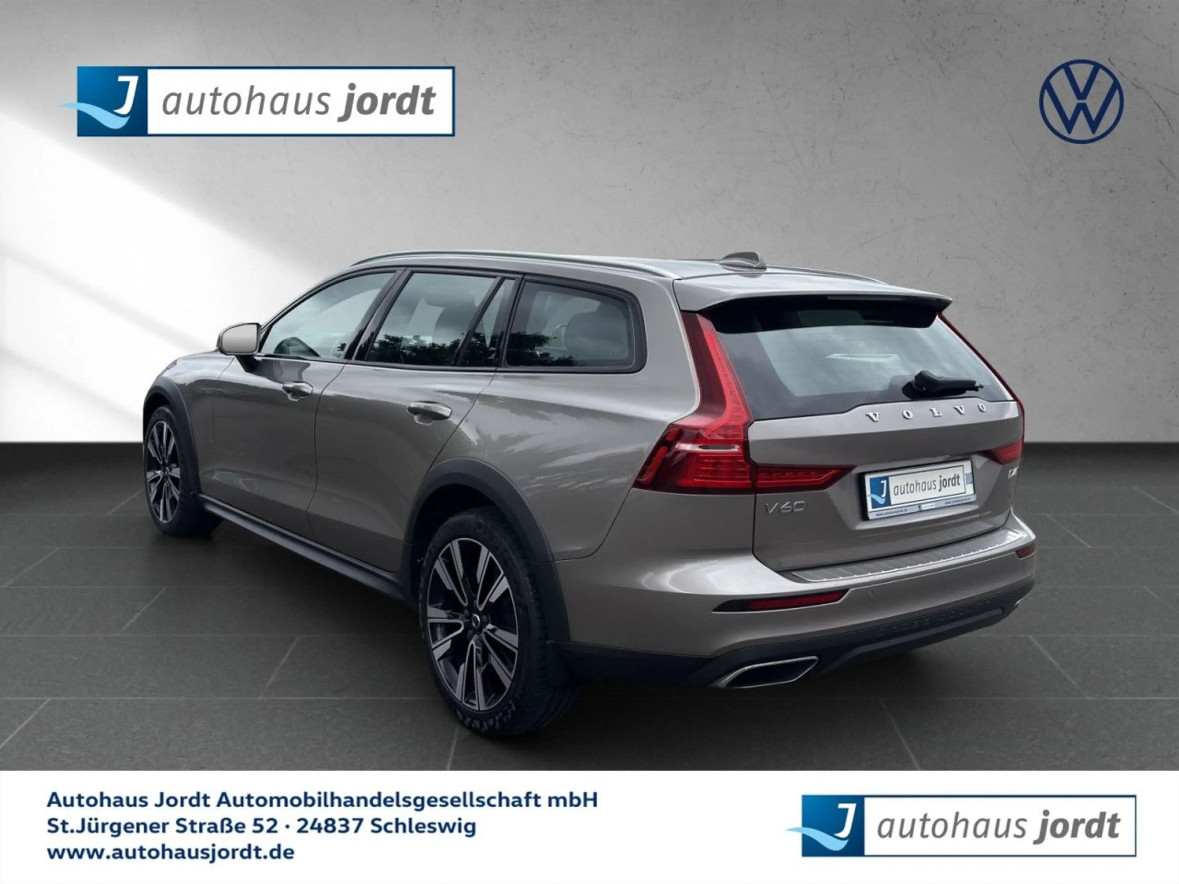 Volvo V60 Cross Country 2.0 D Cross Country Pro AWD Navi — photo 3