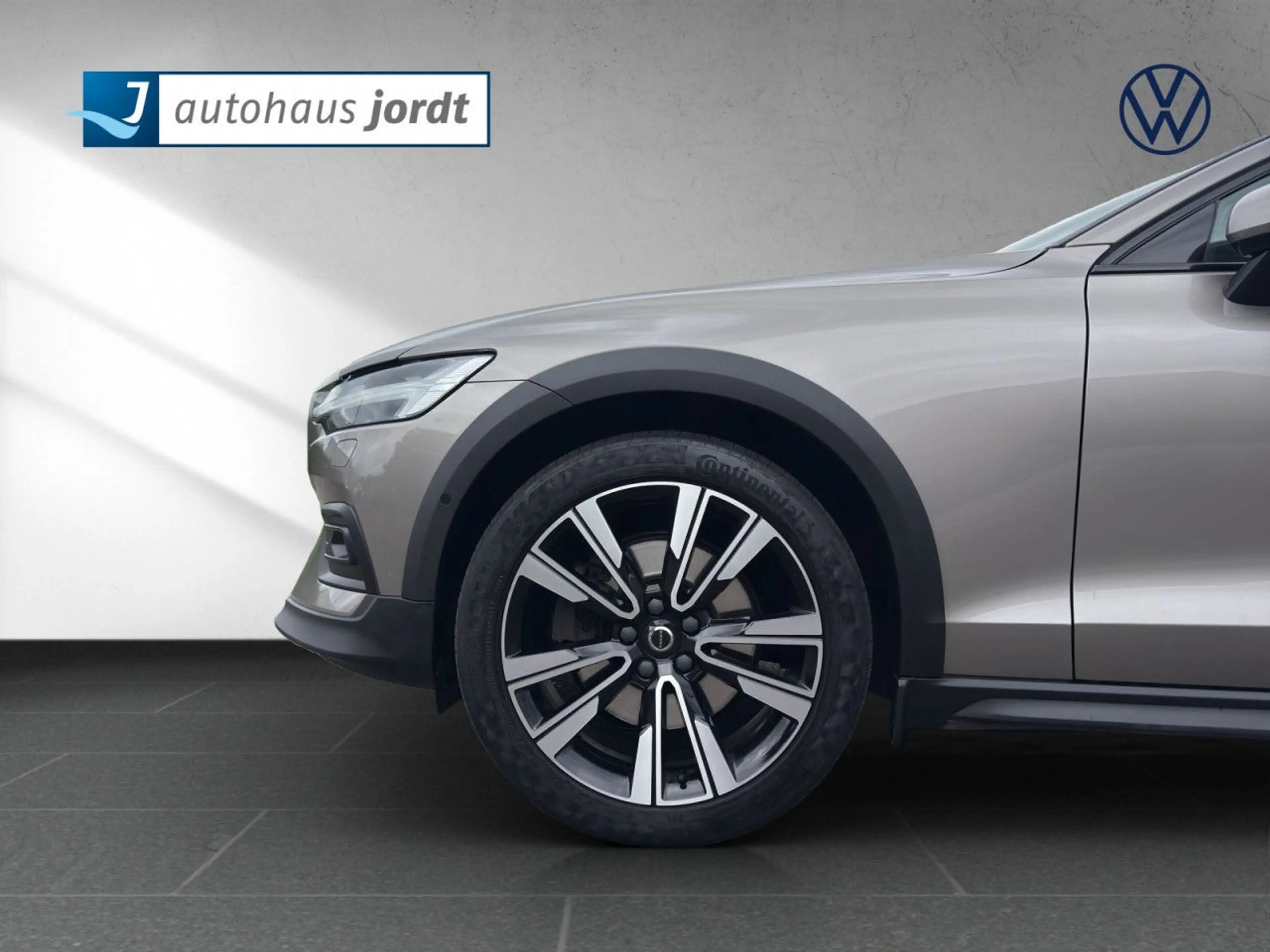 Volvo V60 Cross Country 2.0 D Cross Country Pro AWD Navi — photo 13