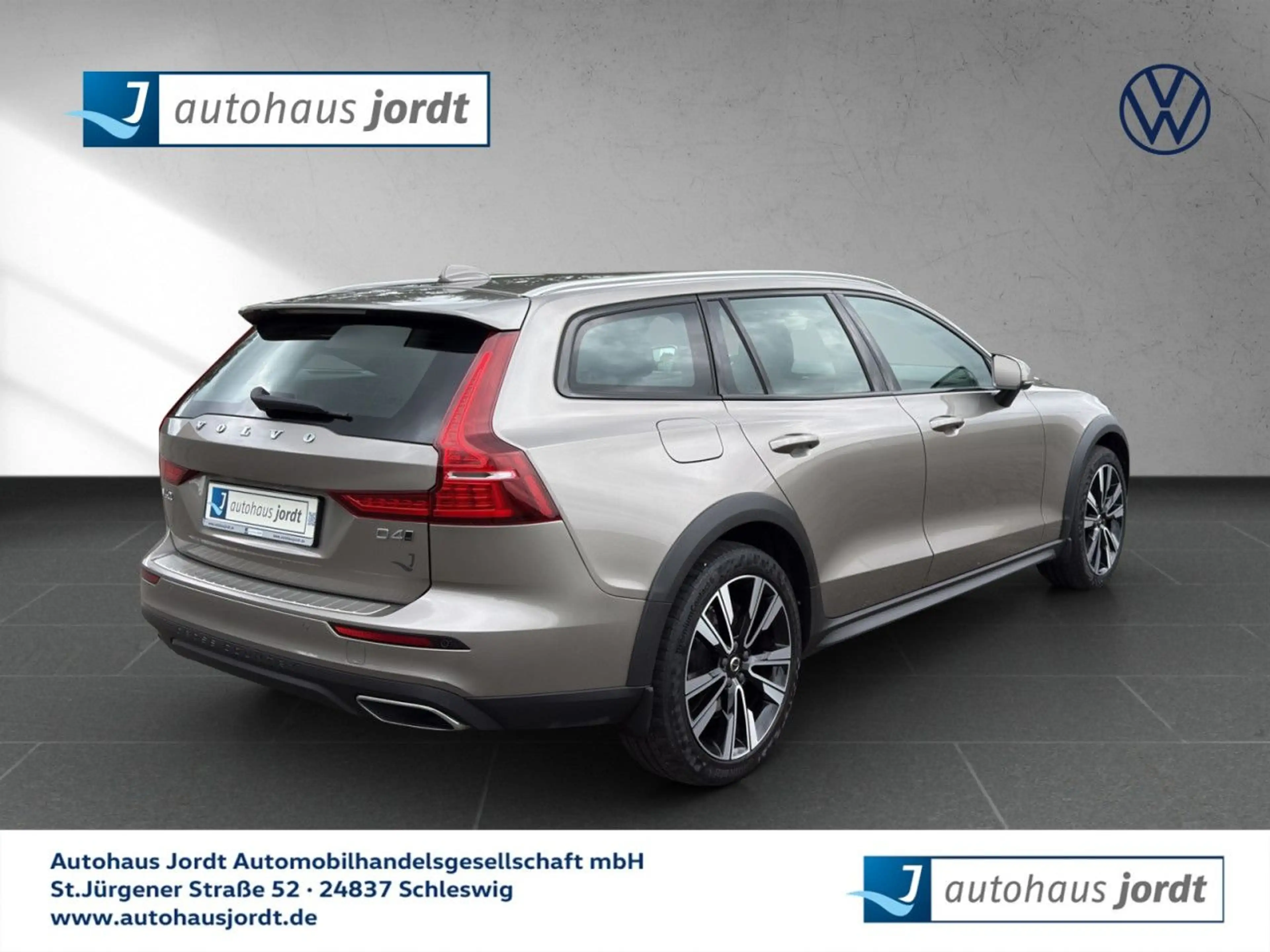 Volvo V60 Cross Country 2.0 D Cross Country Pro AWD Navi — photo 4