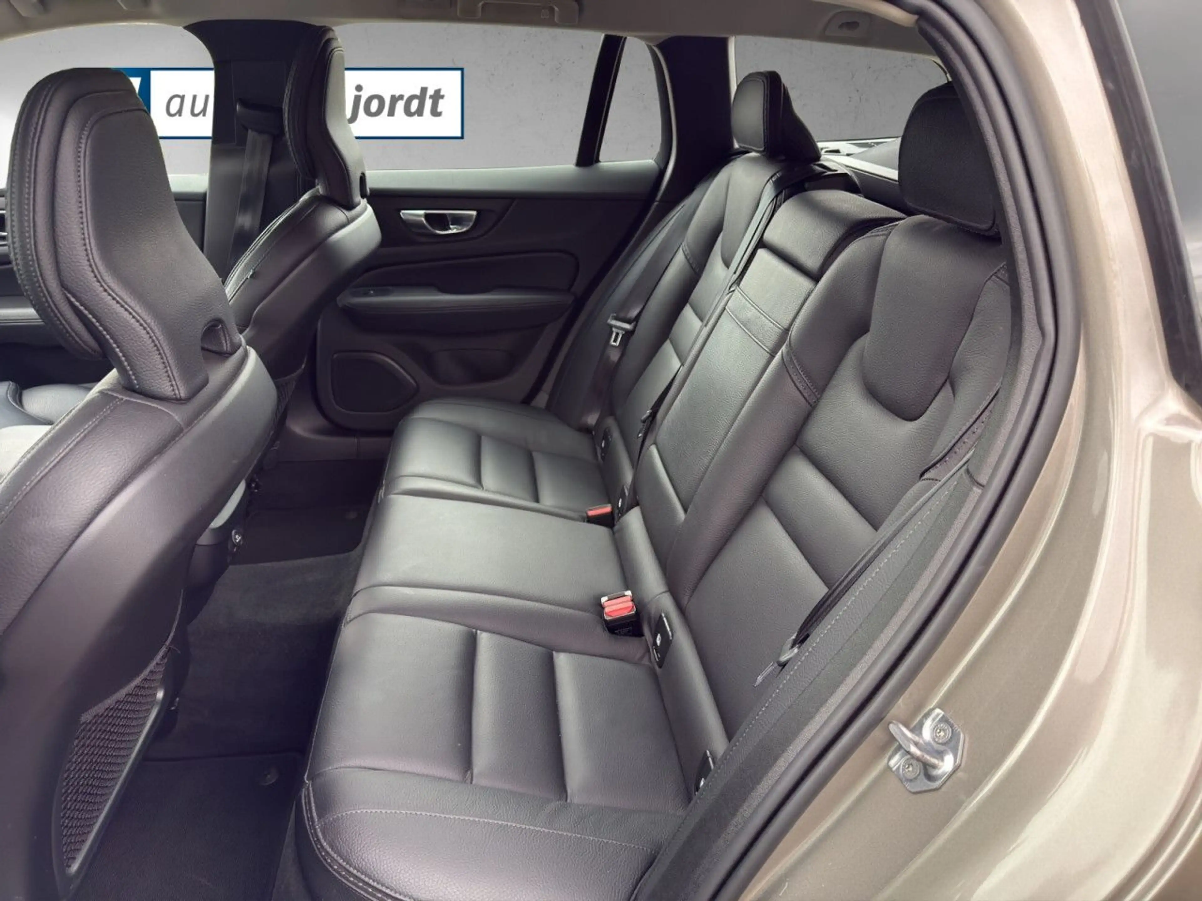 Volvo V60 Cross Country 2.0 D Cross Country Pro AWD Navi — photo 8
