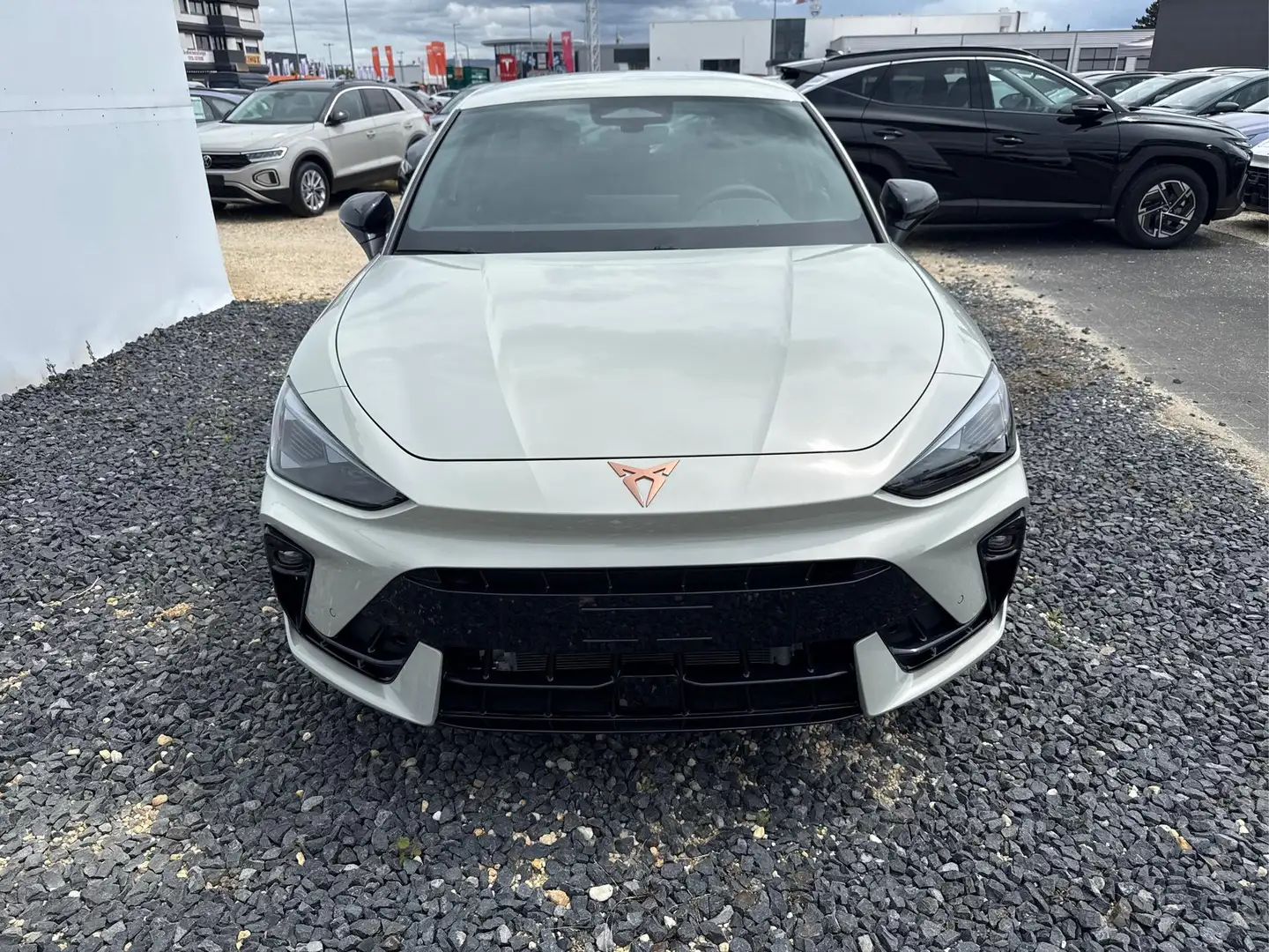 CUPRA Leon 1.5 eTSI DSG ACC SHZ RFK KEYLESS 1.5 eTSI DSG 1... Grau - 2