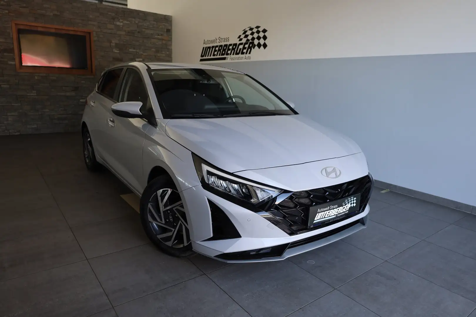 Hyundai i20 GO Plus 1.2 MPI Grijs - 2