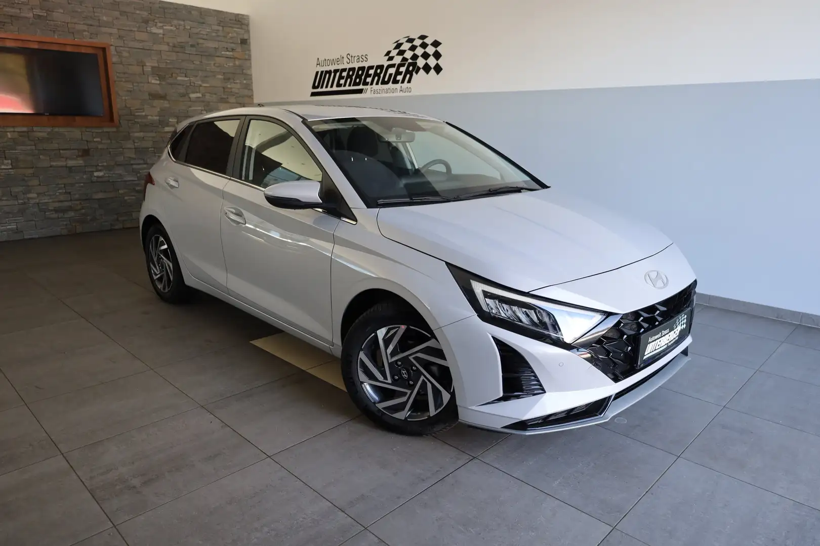 Hyundai i20 GO Plus 1.2 MPI Grijs - 1