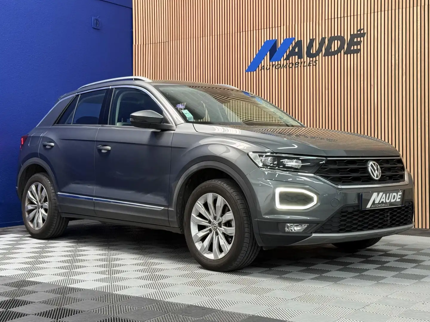 Volkswagen T-Roc 4MOTION 2.0 TSI 190 CH DSG 7 Carat Gris - 1