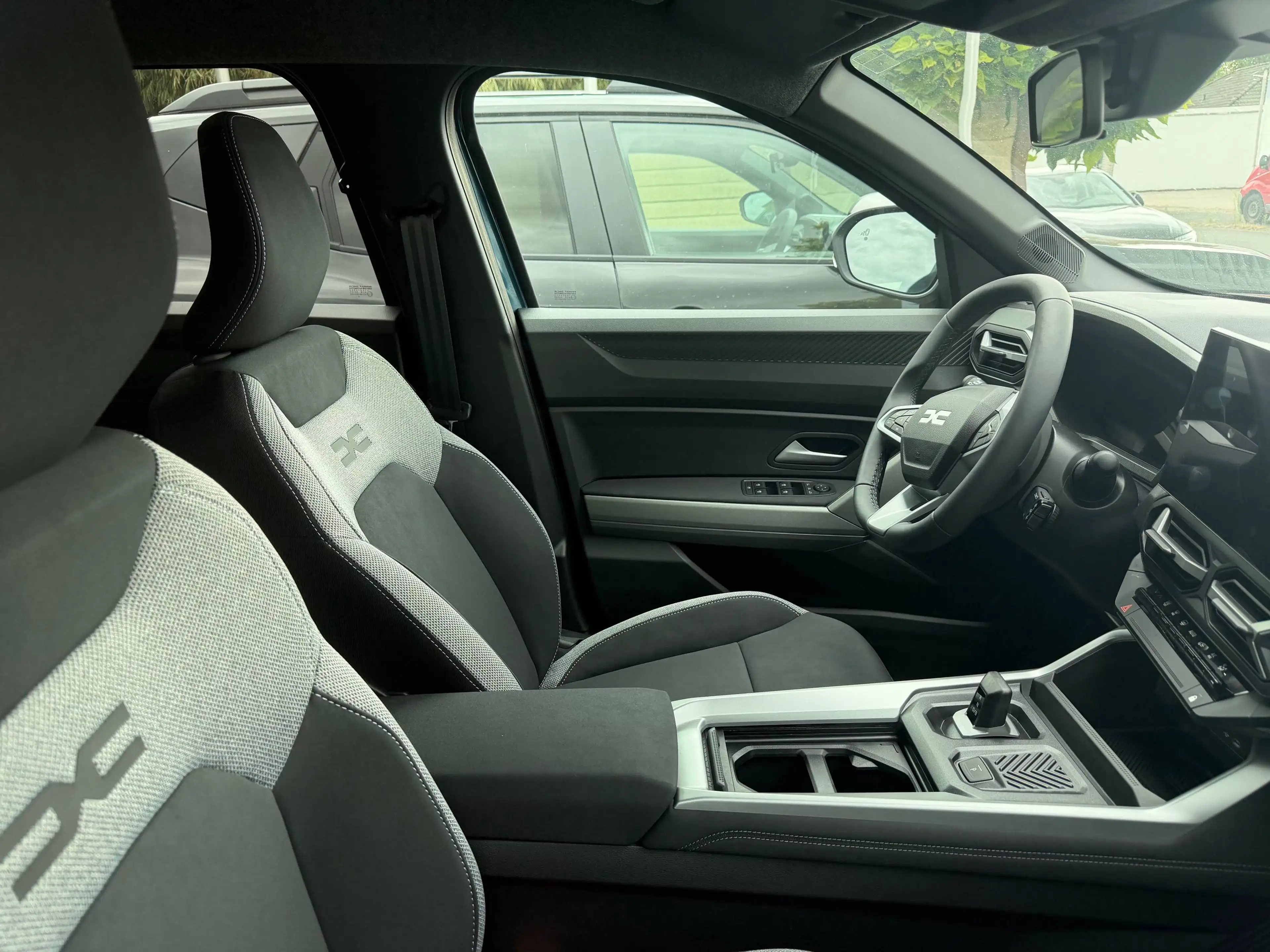 Dacia Bigster Hybrid 155 Extreme +City-Paket +WPP+Bicolor — photo 8