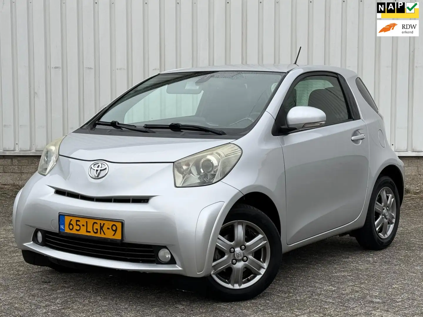 Toyota iQ 1.0 VVTi Aspiration Automaat,Airco,ElektrischeRame Gris - 1