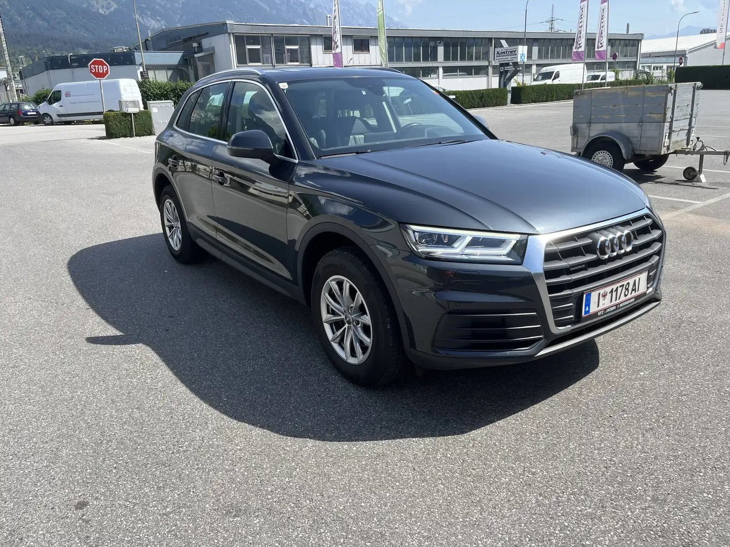 Audi Q5 35 TDI quattro basis Grau - 2