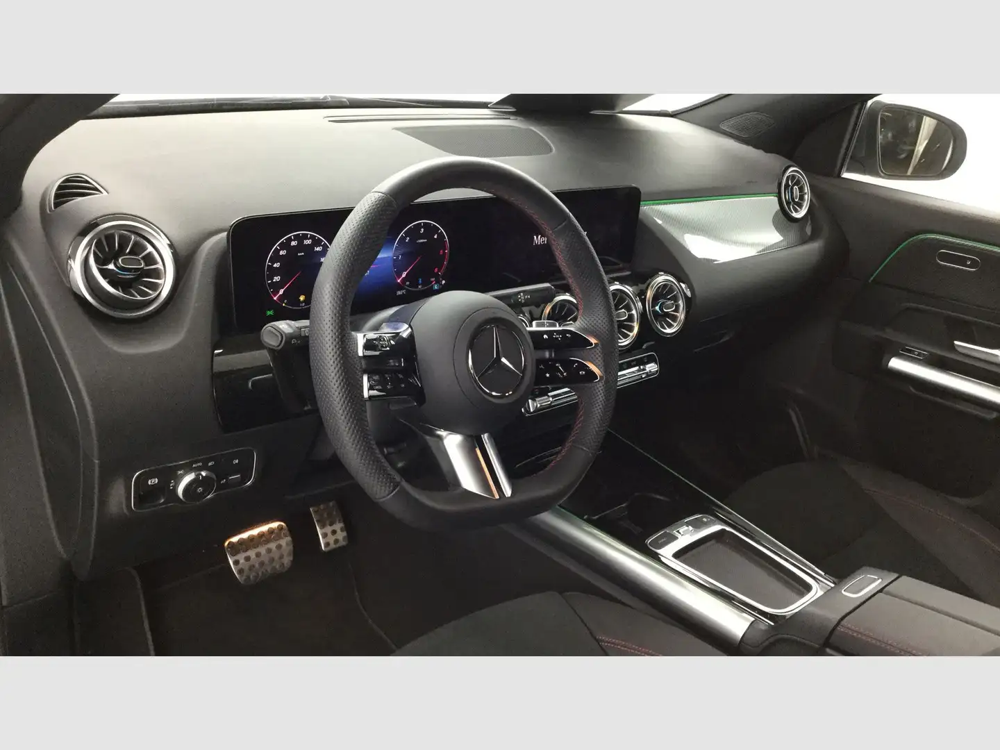 Mercedes-Benz GLA 200 D Plateado - 2