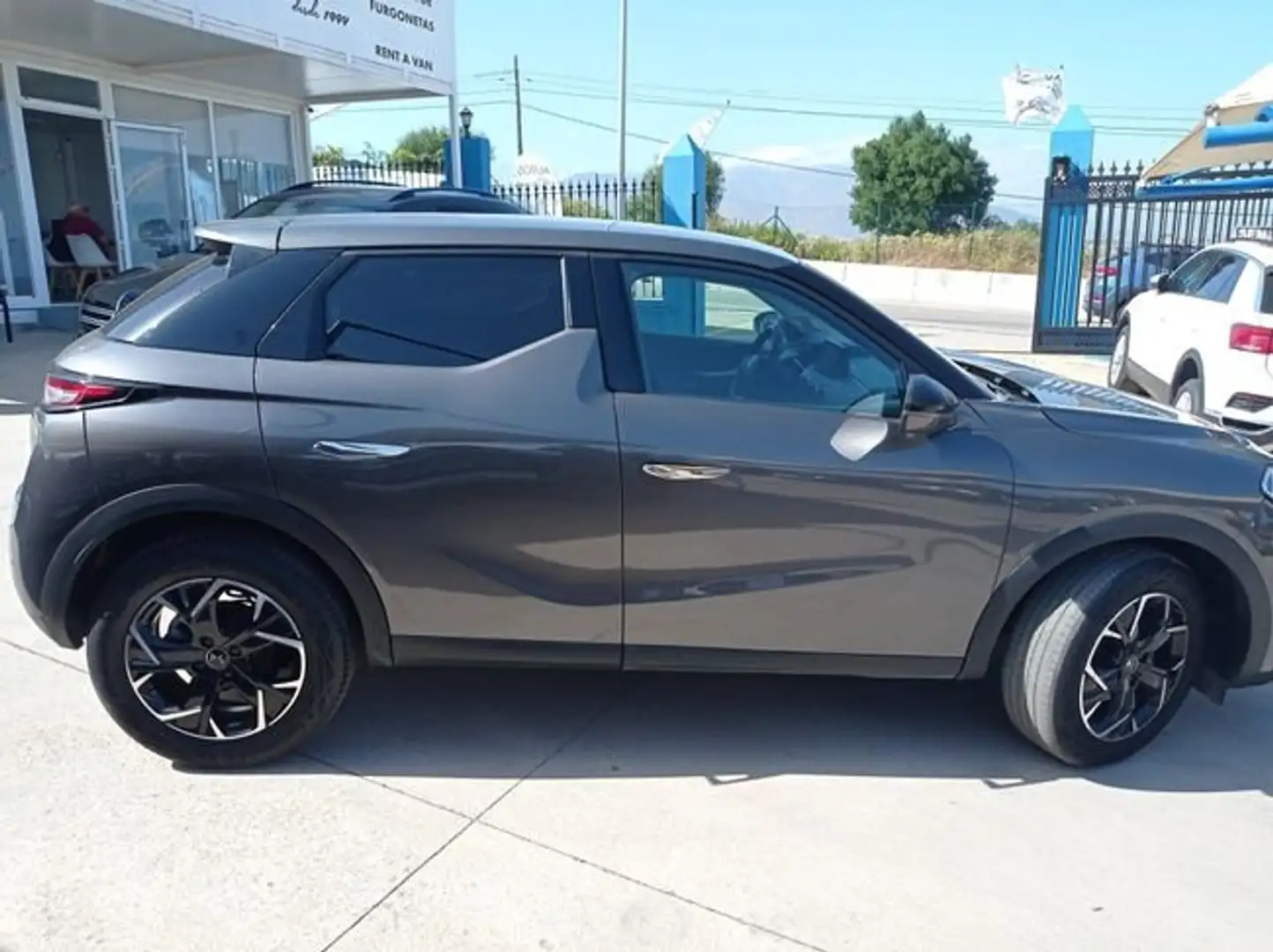 DS Automobiles DS 3 Crossback BlueHDi 81 kW Manual SO CHIC Gris - 2