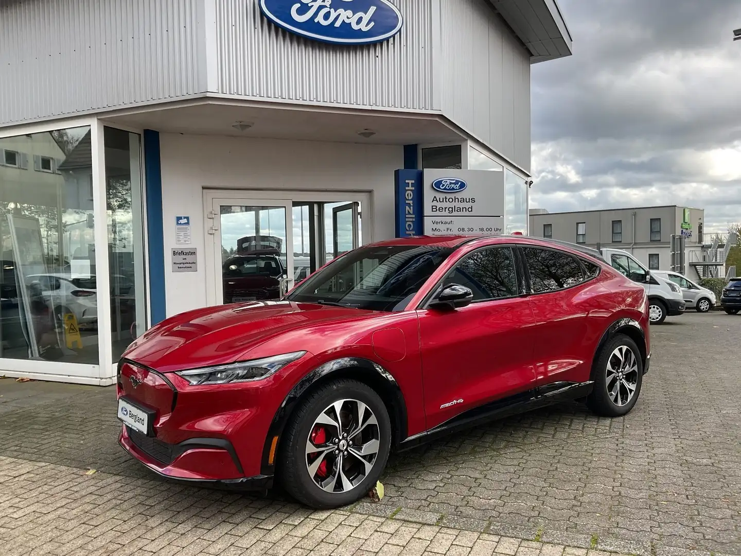 Ford MACH-E AWD 75,7kWh Dual 269PS *LED*iACC*NAVI*RFK Rouge - 1