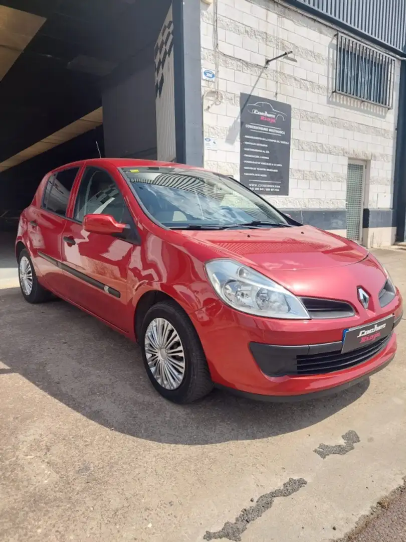 Renault Clio 1.5DCI Confort Dynamique iMusic 85 Rood - 1