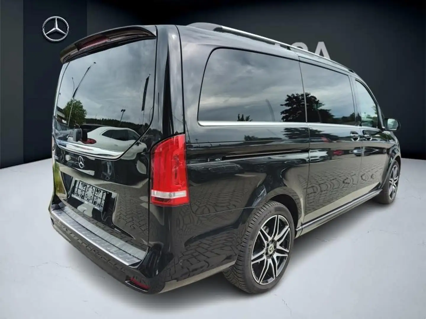 Mercedes-Benz V 300 d AMG Line AVANTGARDE Long Zwart - 2