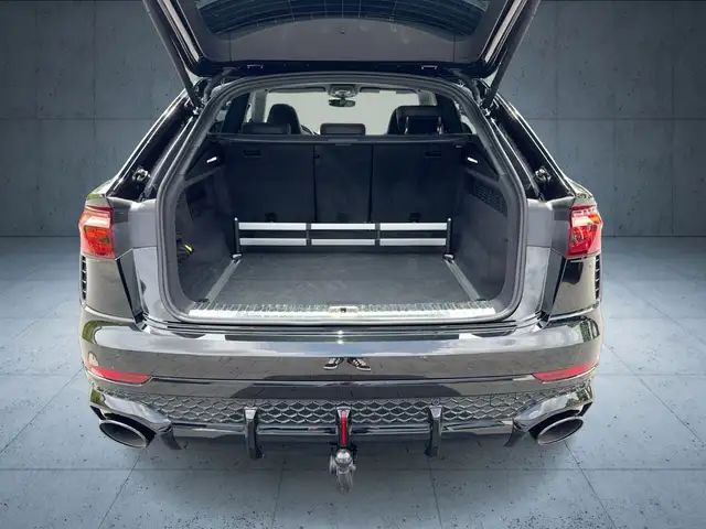 Audi RS Q8 view 13