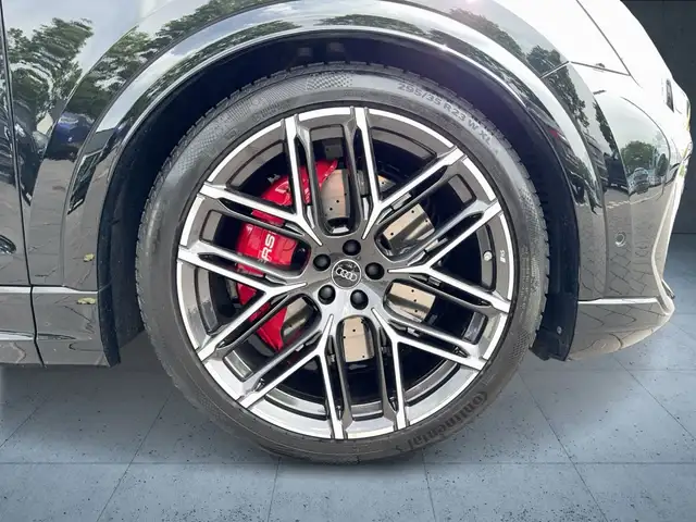 Audi RS Q8 view 7