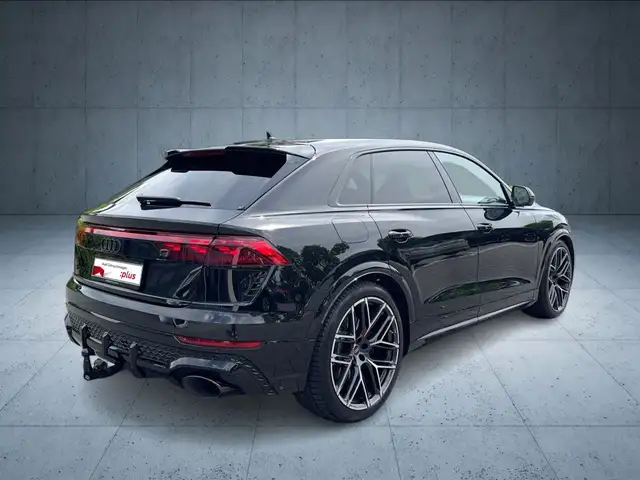 Audi RS Q8 view 5