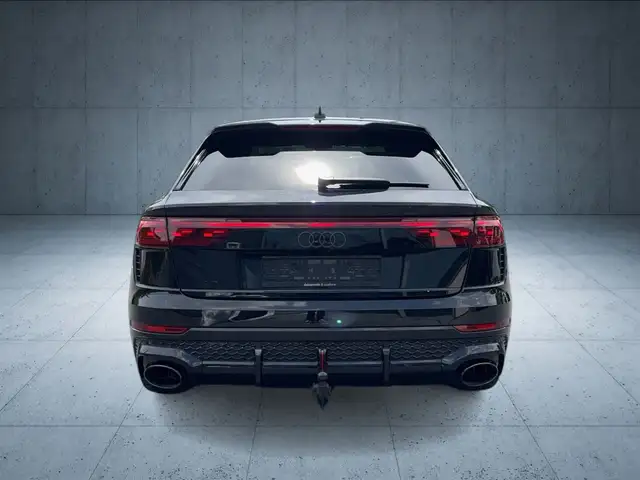 Audi RS Q8 view 4