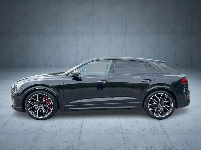 Audi RS Q8 view 2